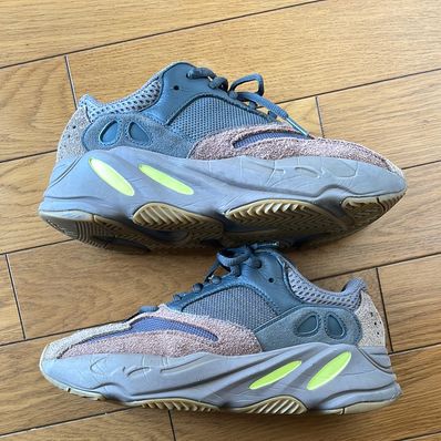 YEEZY BOOST 700 WAVE RUNNER DARK GREY