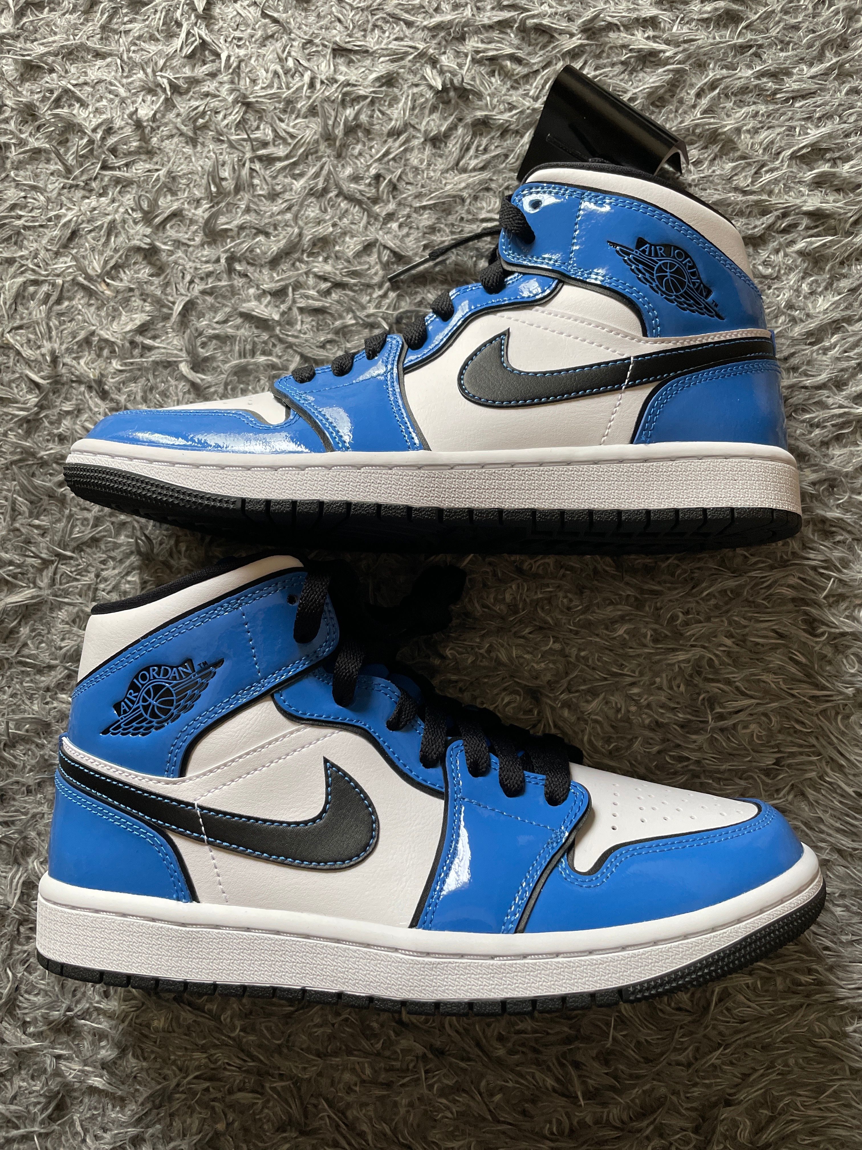Nike Air Jordan 1 Mid SE "Signal Blue"
