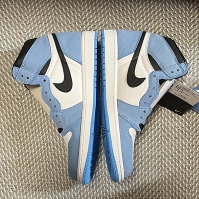 Nike Air Jordan 1 High OG "University Blue"