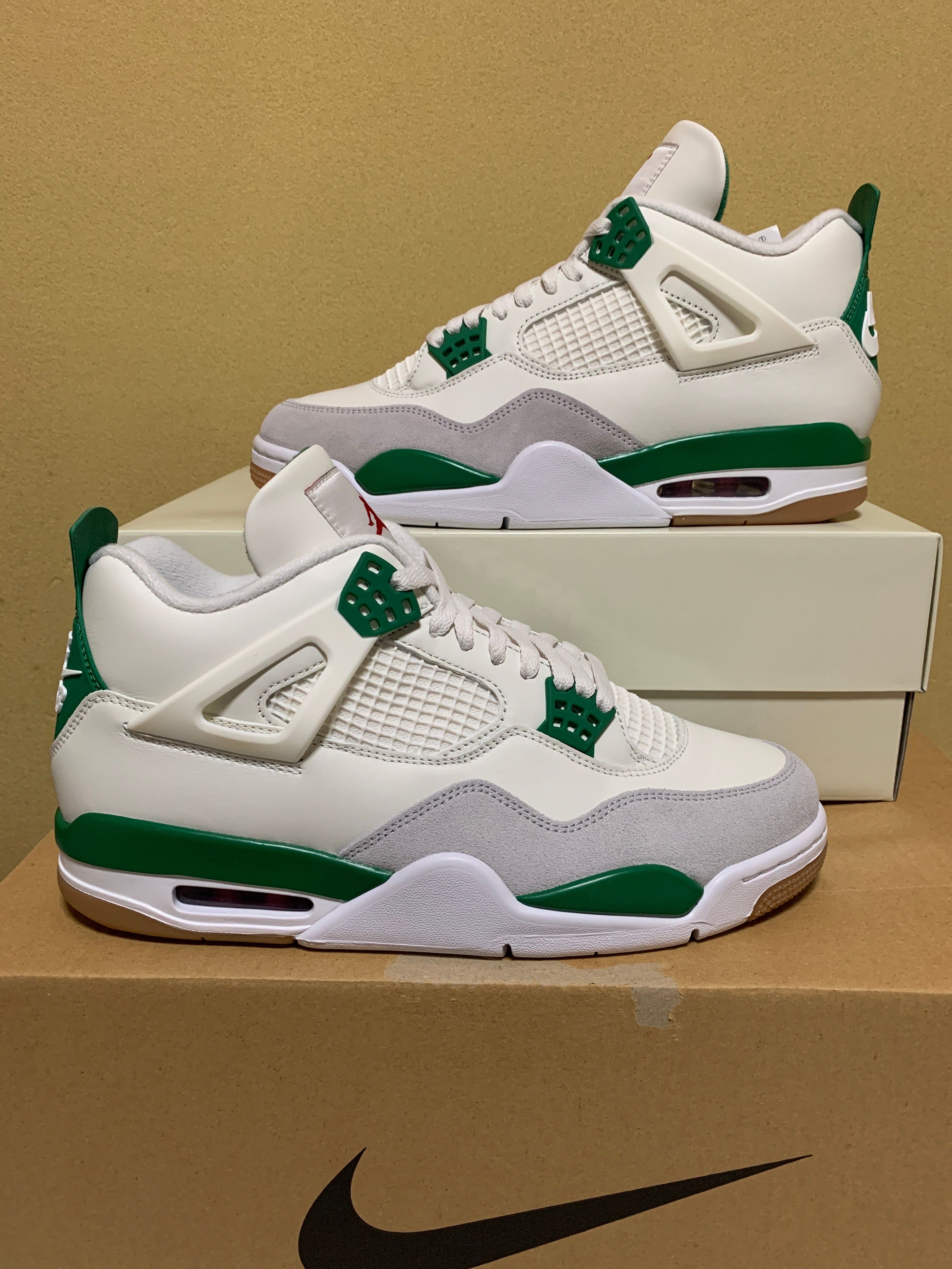 Nike SB × Air Jordan 4 Retro SP "Pine Green"