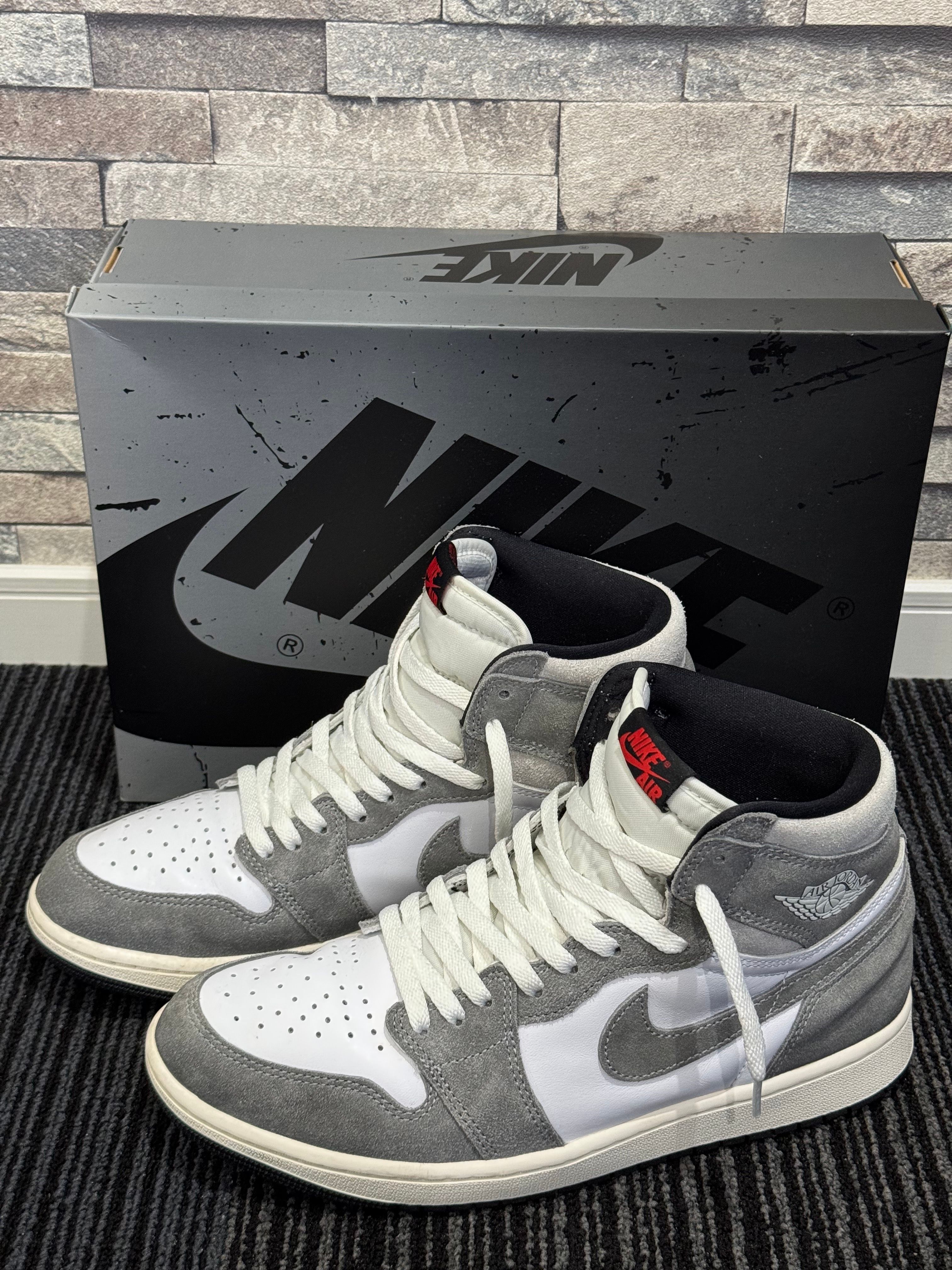 Nike Air Jordan 1 Retro High OG "Black and Smoke Grey"