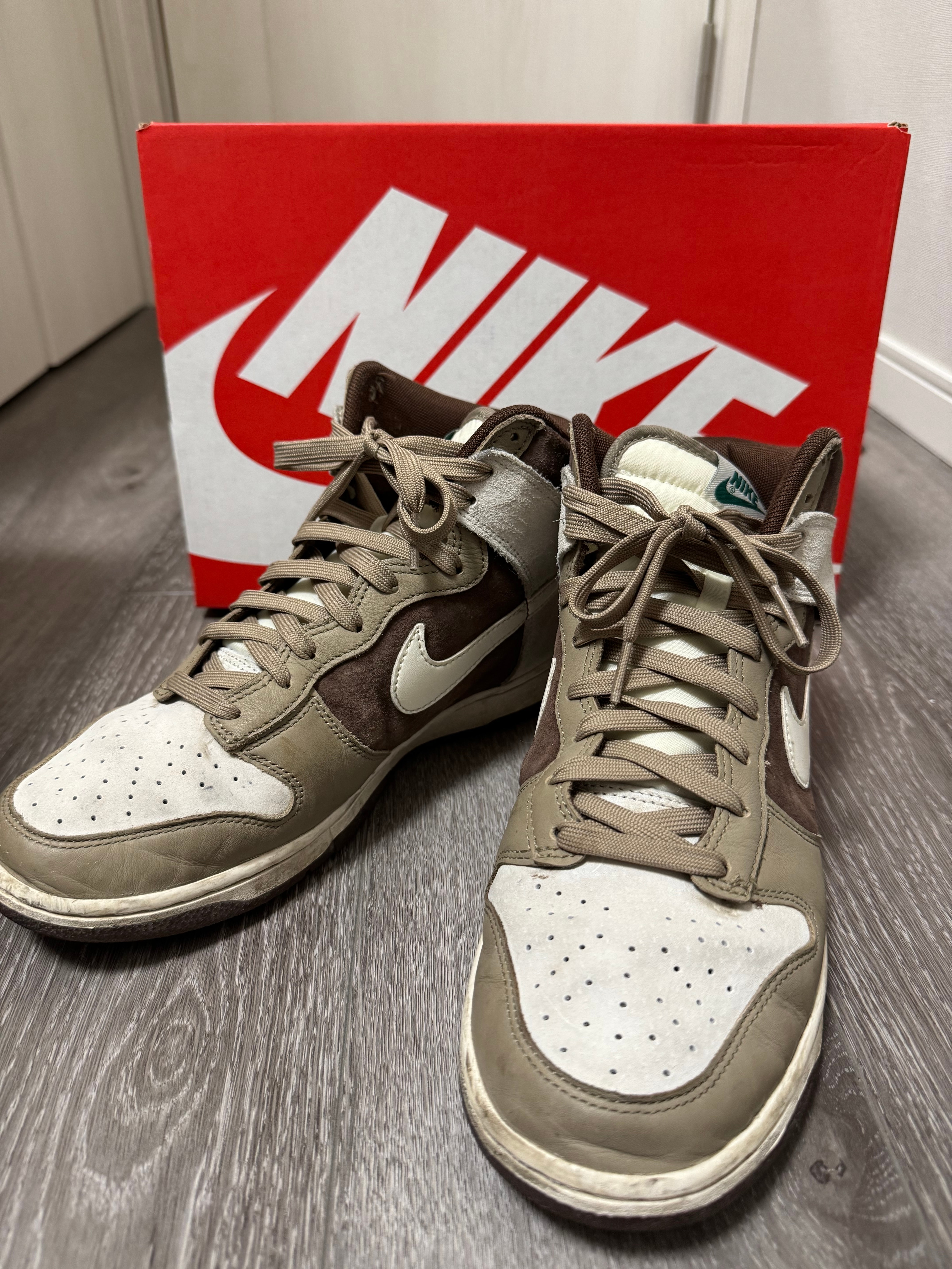 ナイキ ダンク ハイ プレミアム "ライトチョコレート"