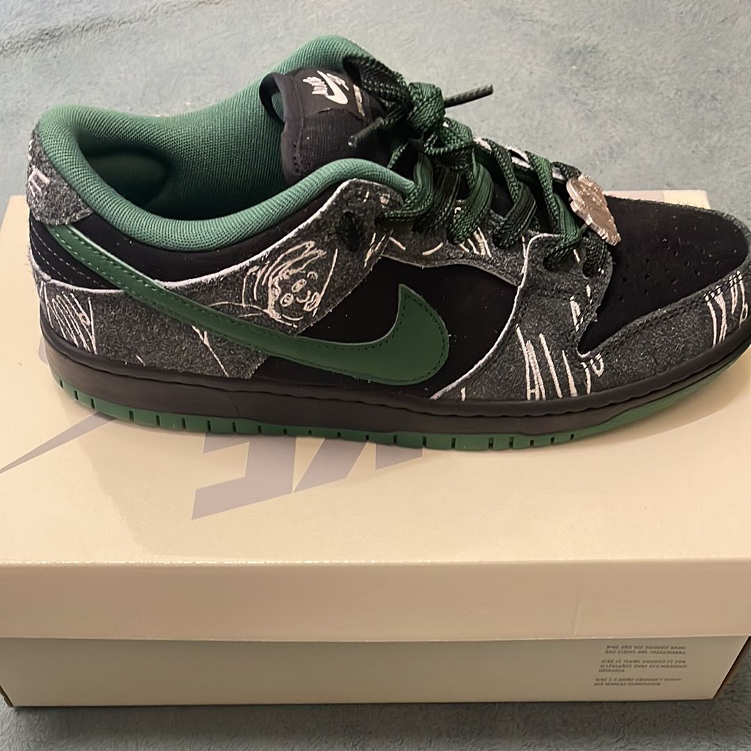 There Skateboards × Nike SB Dunk Low Pro "Anthracite and Gorge Green"