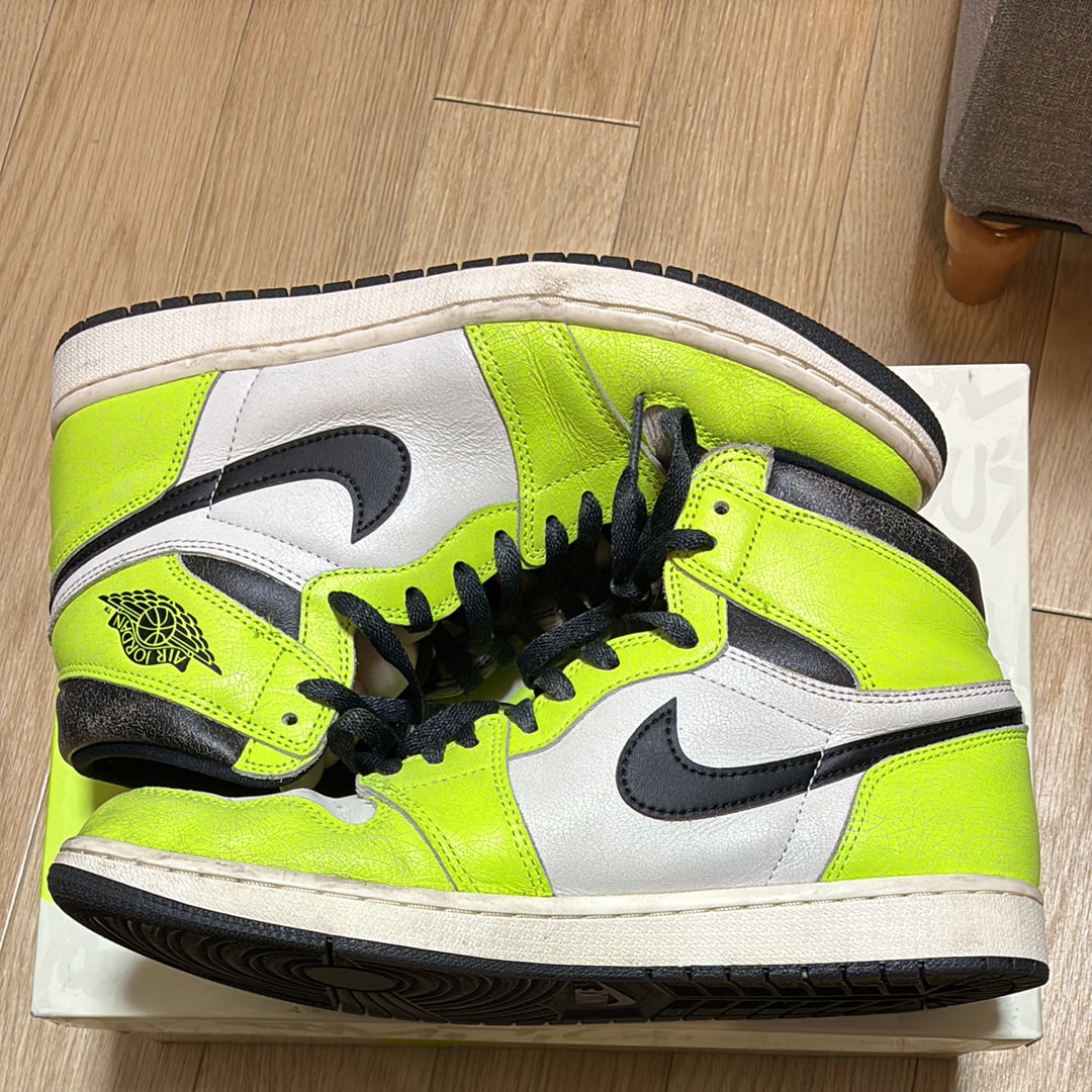 Nike Air Jordan 1 High OG "Volt/Visionaire"