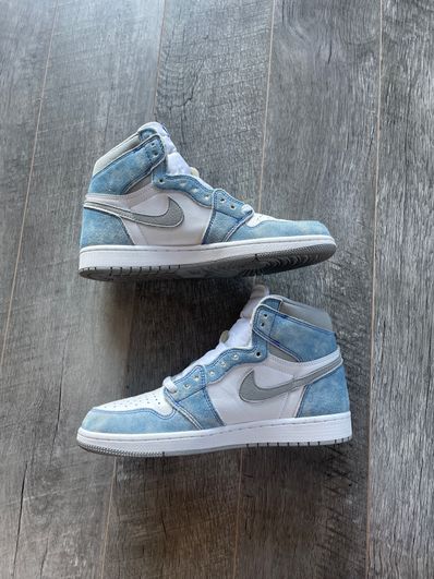Nike Air Jordan 1 High OG "Hyper Royal"