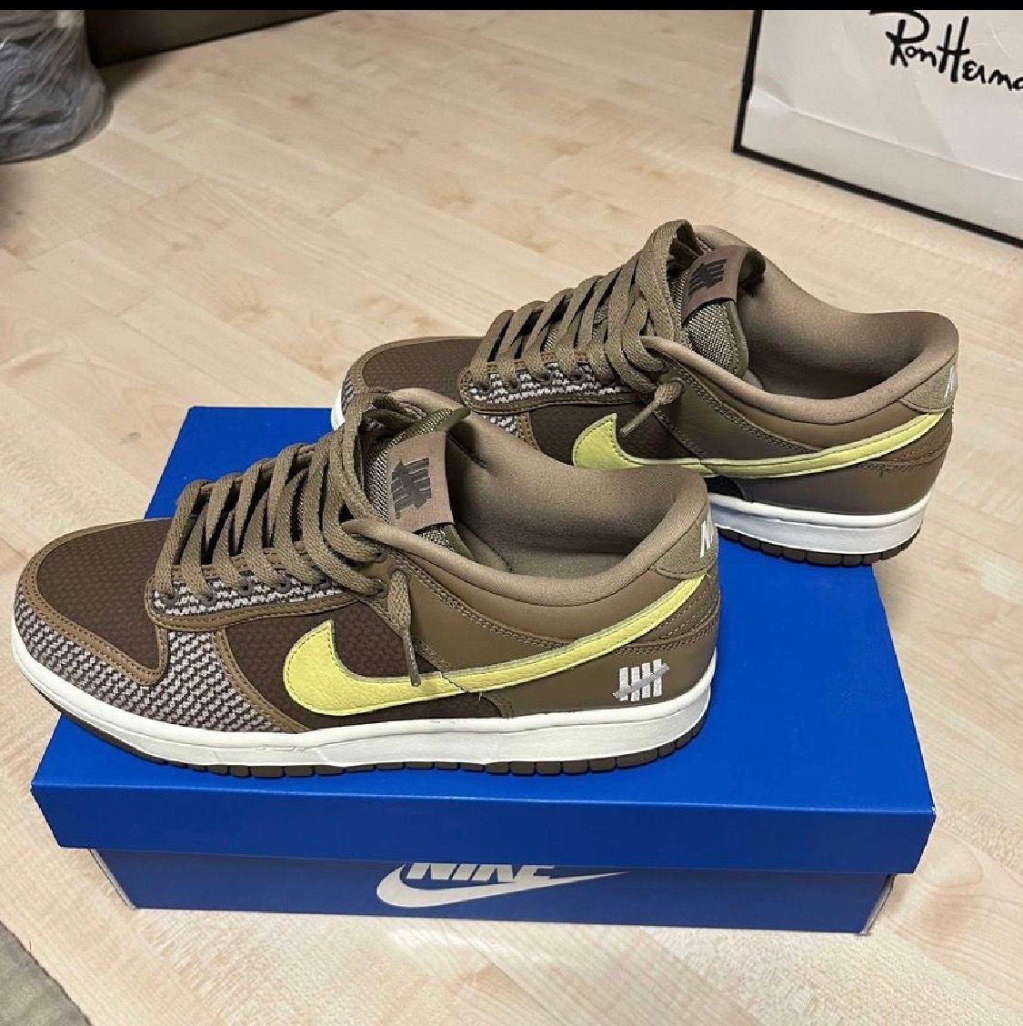 UNDEFEATED × Nike Dunk Low SP "Canteen/Lemon Frost/Palomino"