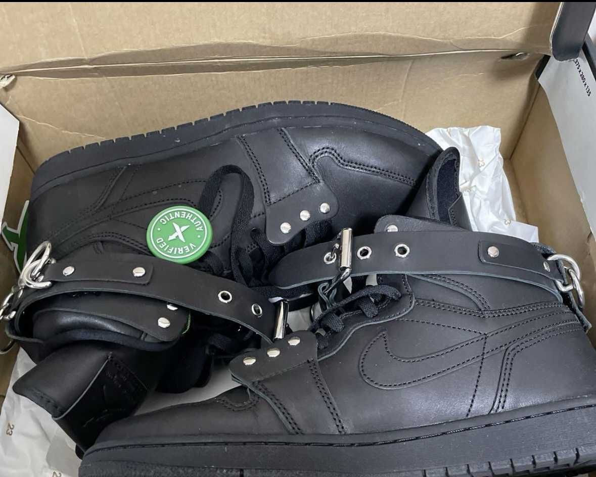 COMME des GARÇONS × Nike Air Jordan 1 High "Black"