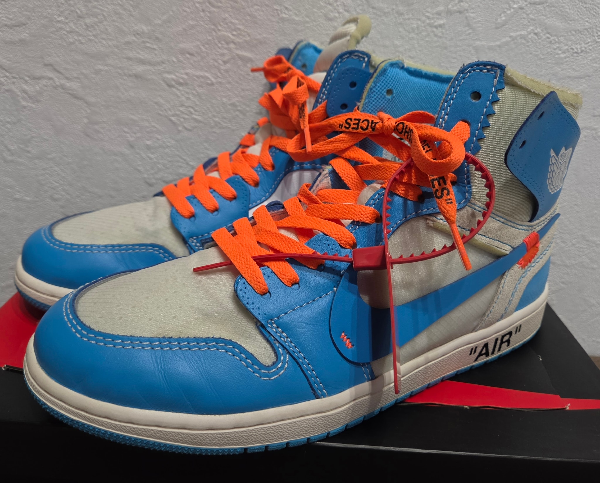 Off-White × Nike Air Jordan 1 High UNC "White/Dark Powder Blue"