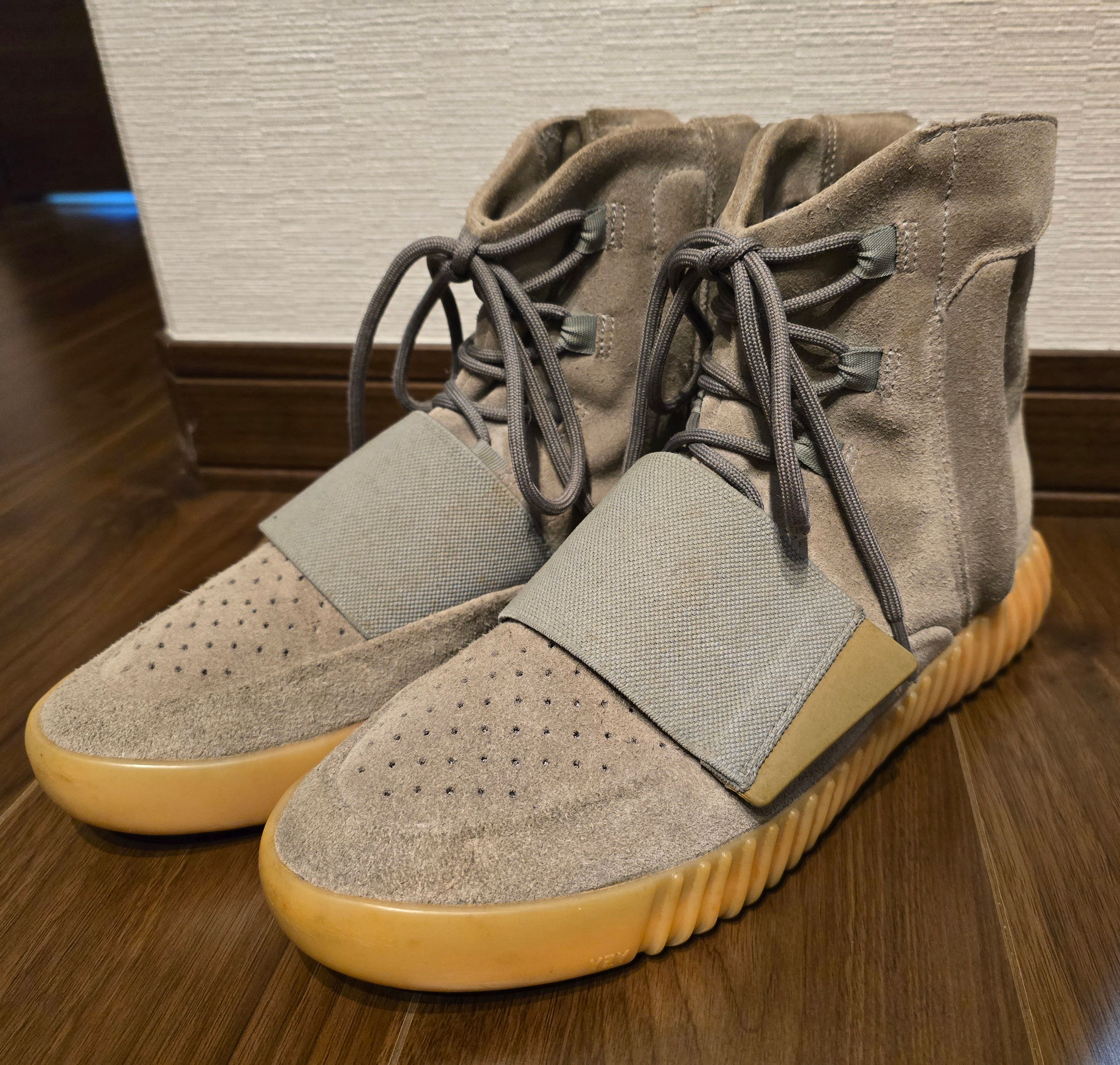 adidas Yeezy Boost 750 "Light Grey Glow In The Dark"
