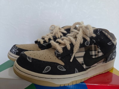 Travis Scott × Nike SB Dunk Low "Black/Parachute Beige"