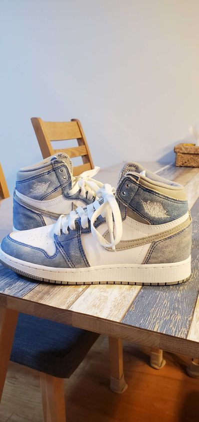 Nike GS Air Jordan 1 High OG "Hyper Royal"
