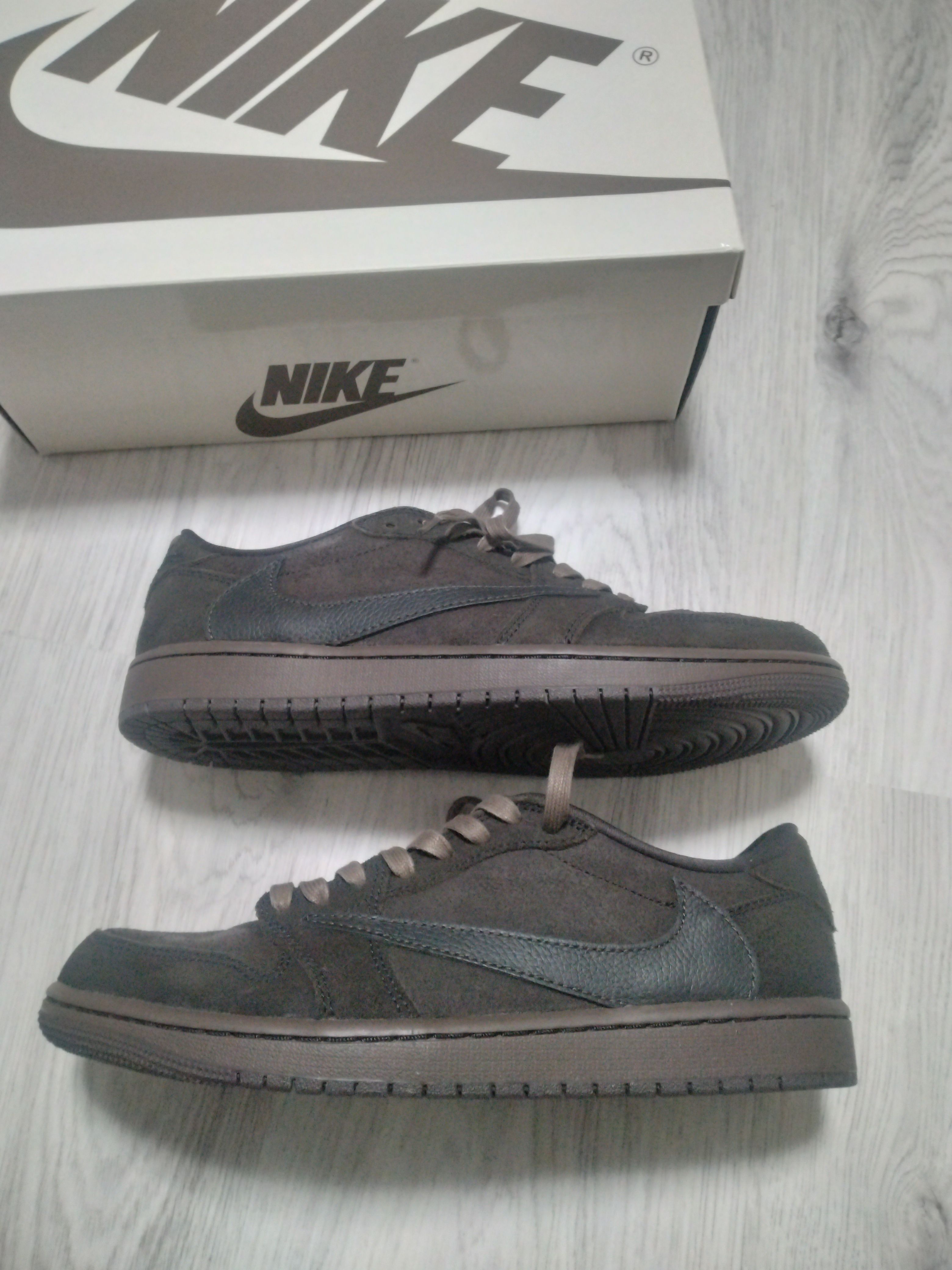 Travis Scott × Nike Air Jordan 1 Low OG SP "Velvet Brown and Dark Mocha"