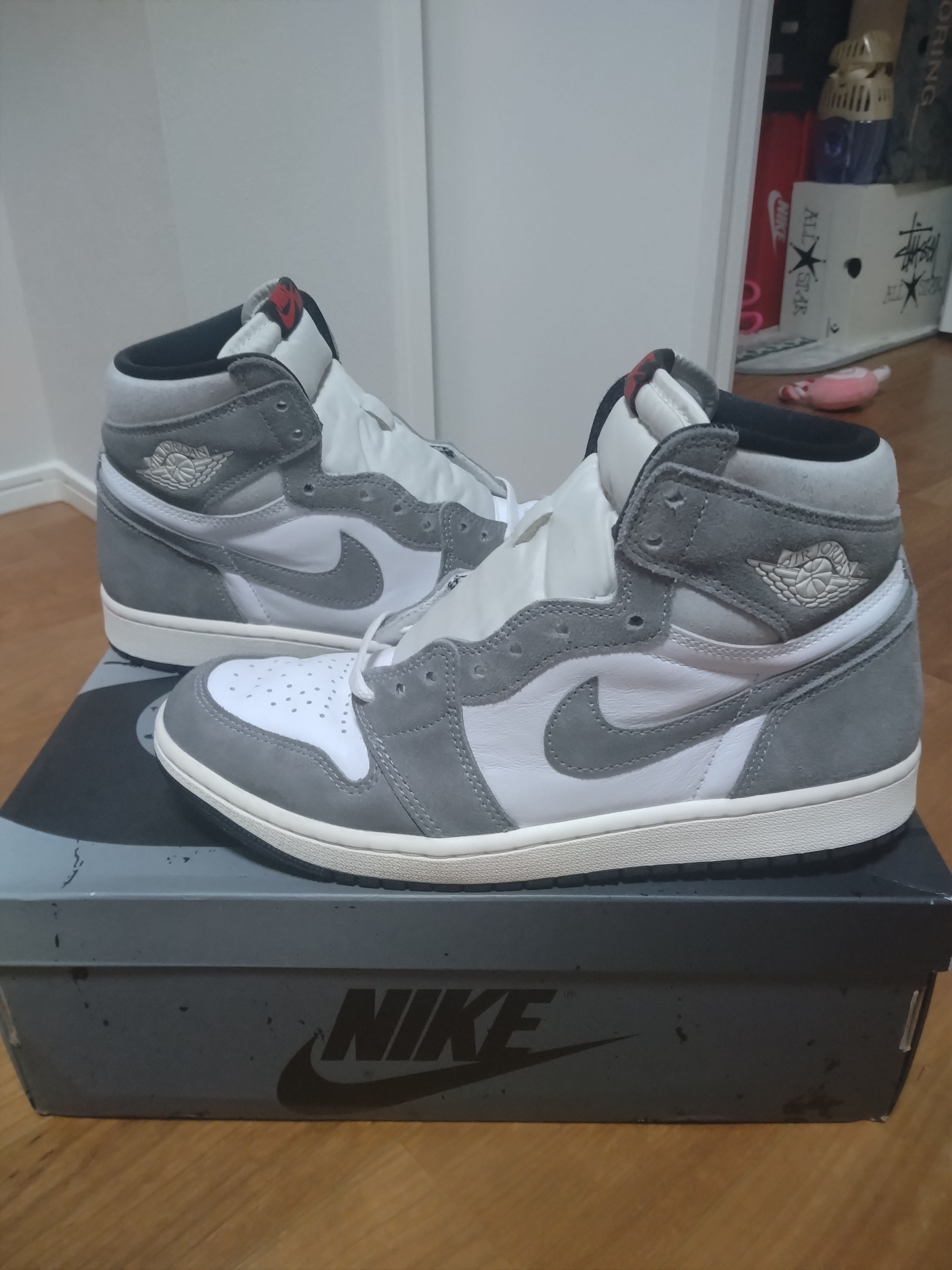 Nike Air Jordan 1 Retro High OG "Black and Smoke Grey"