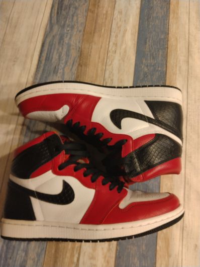 Nike Women's Air Jordan 1 High OG "Satin Red"