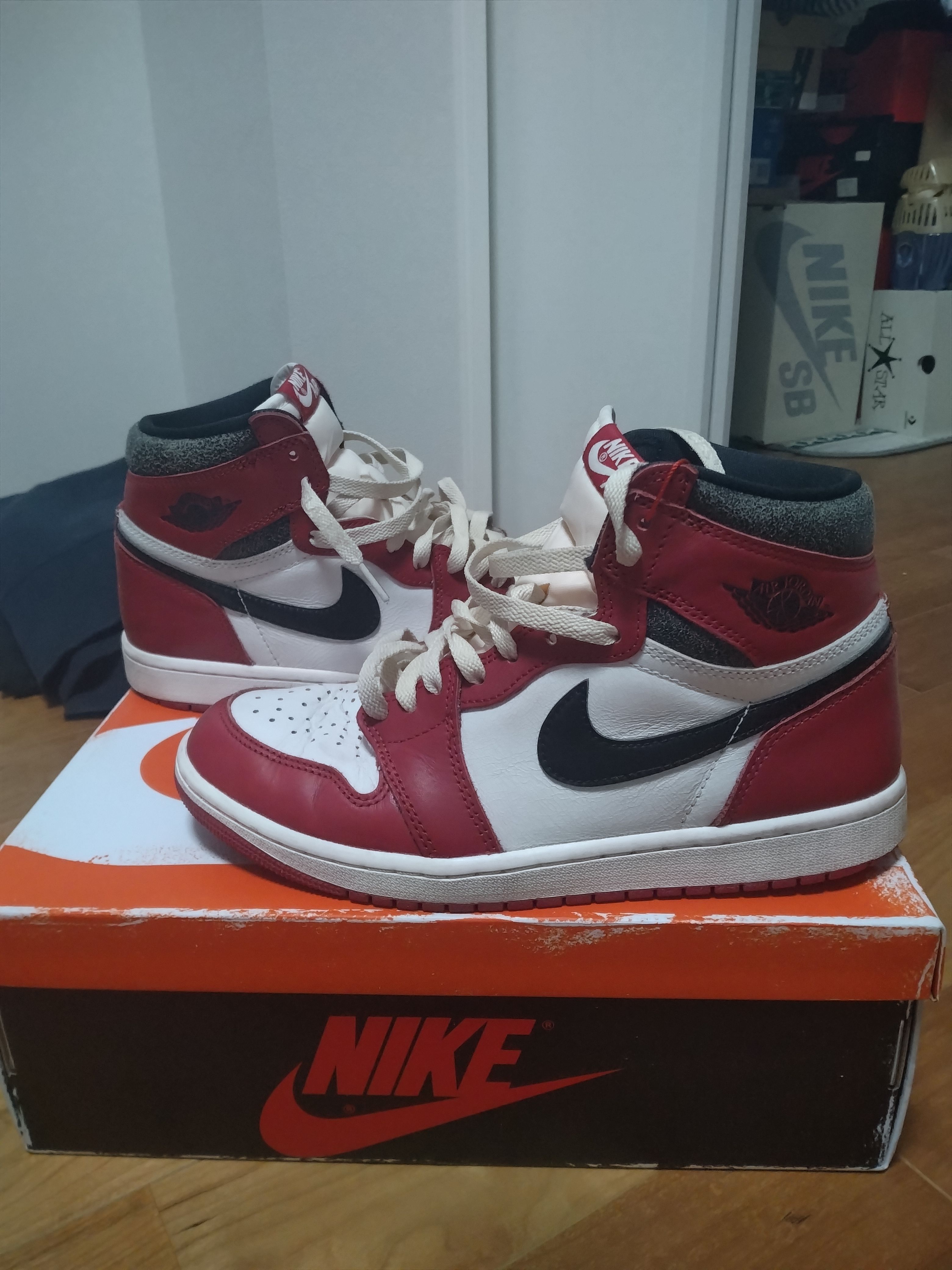 Nike Air Jordan 1 High OG "Lost & Found/Chicago"
