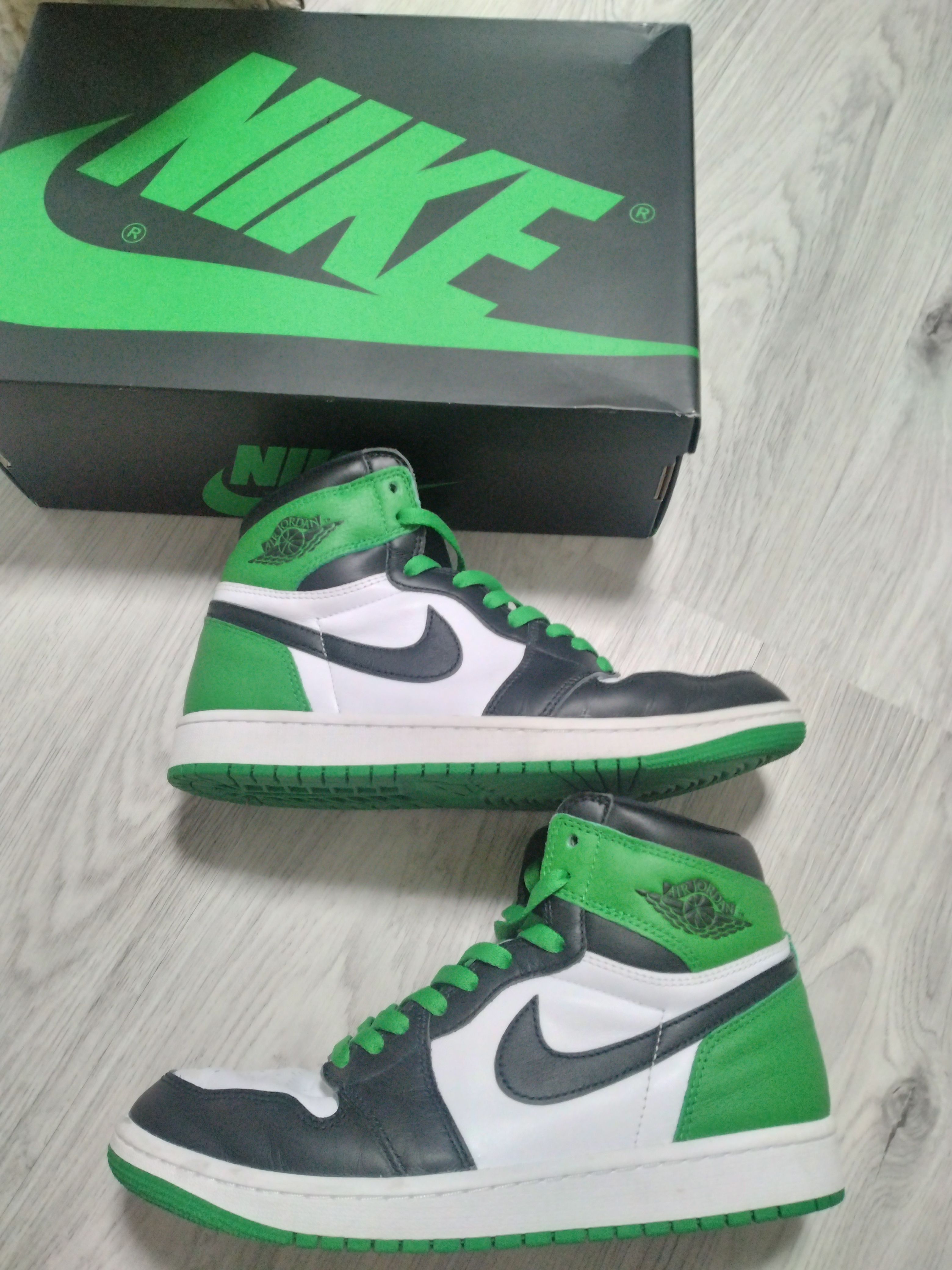 Nike Air Jordan 1 Retro High OG "Celtics/Black and Lucky Green" (2023)