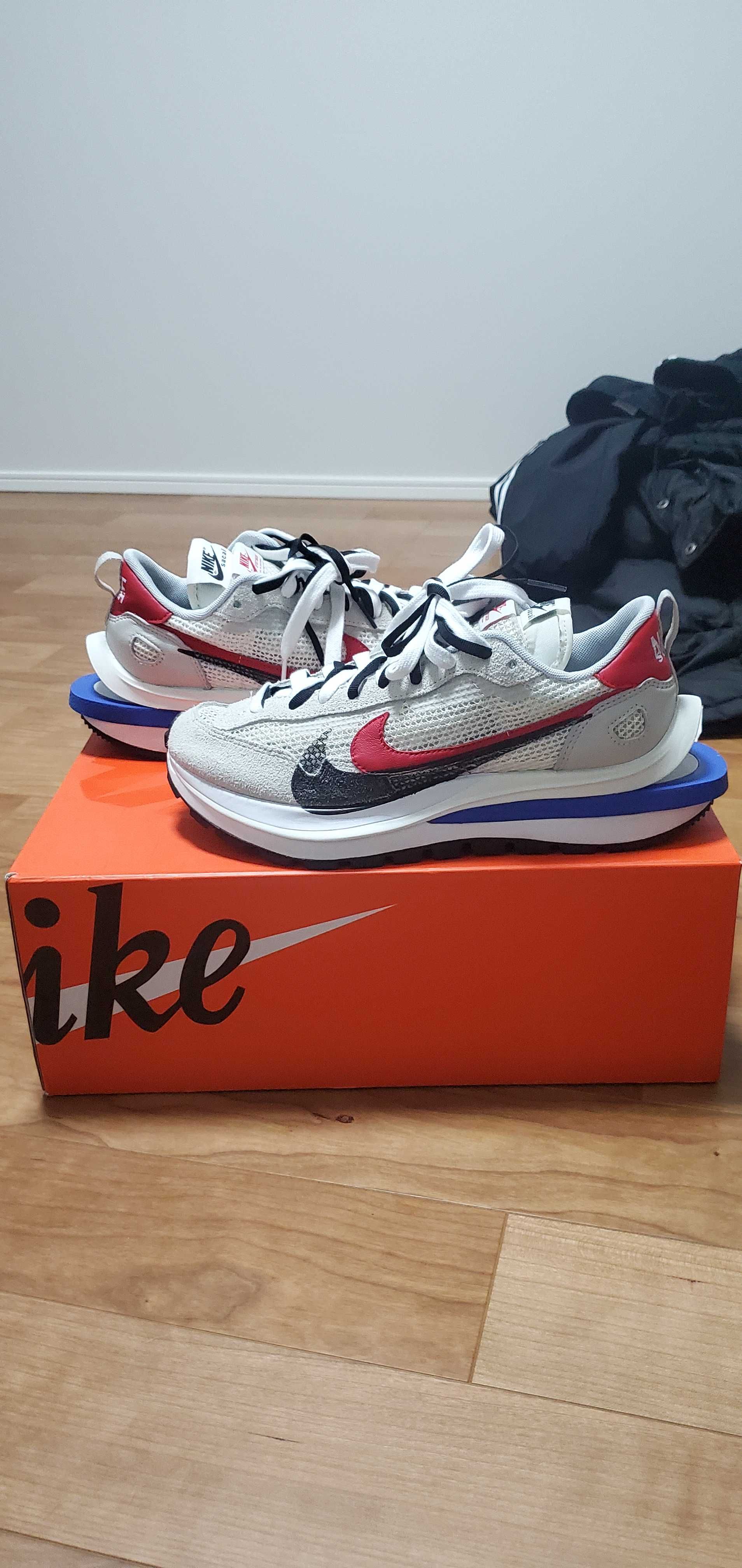 sacai × Nike Vapor Waffle "Royal Fuchsia"