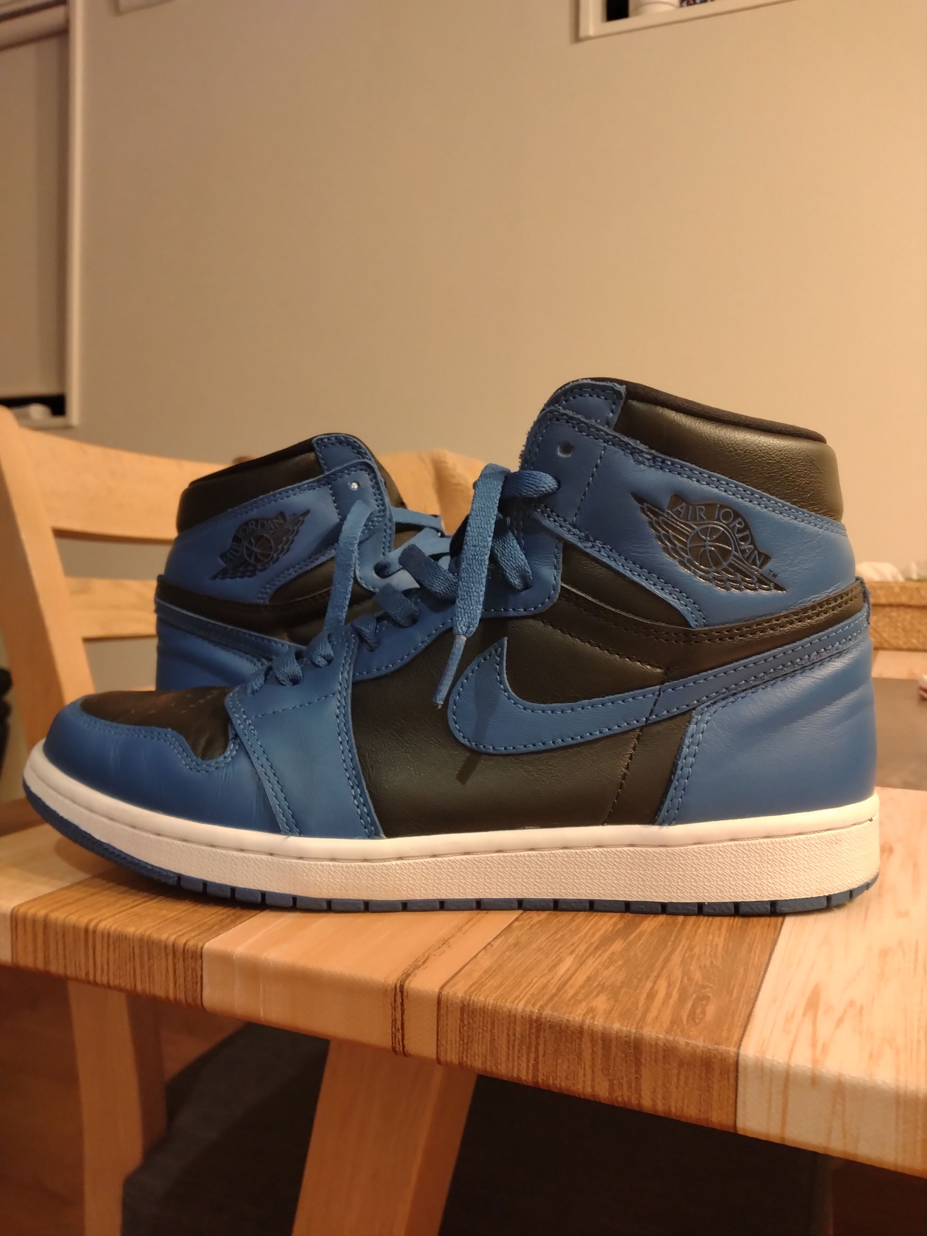 Nike Air Jordan 1 Retro High OG "Dark Marina Blue"