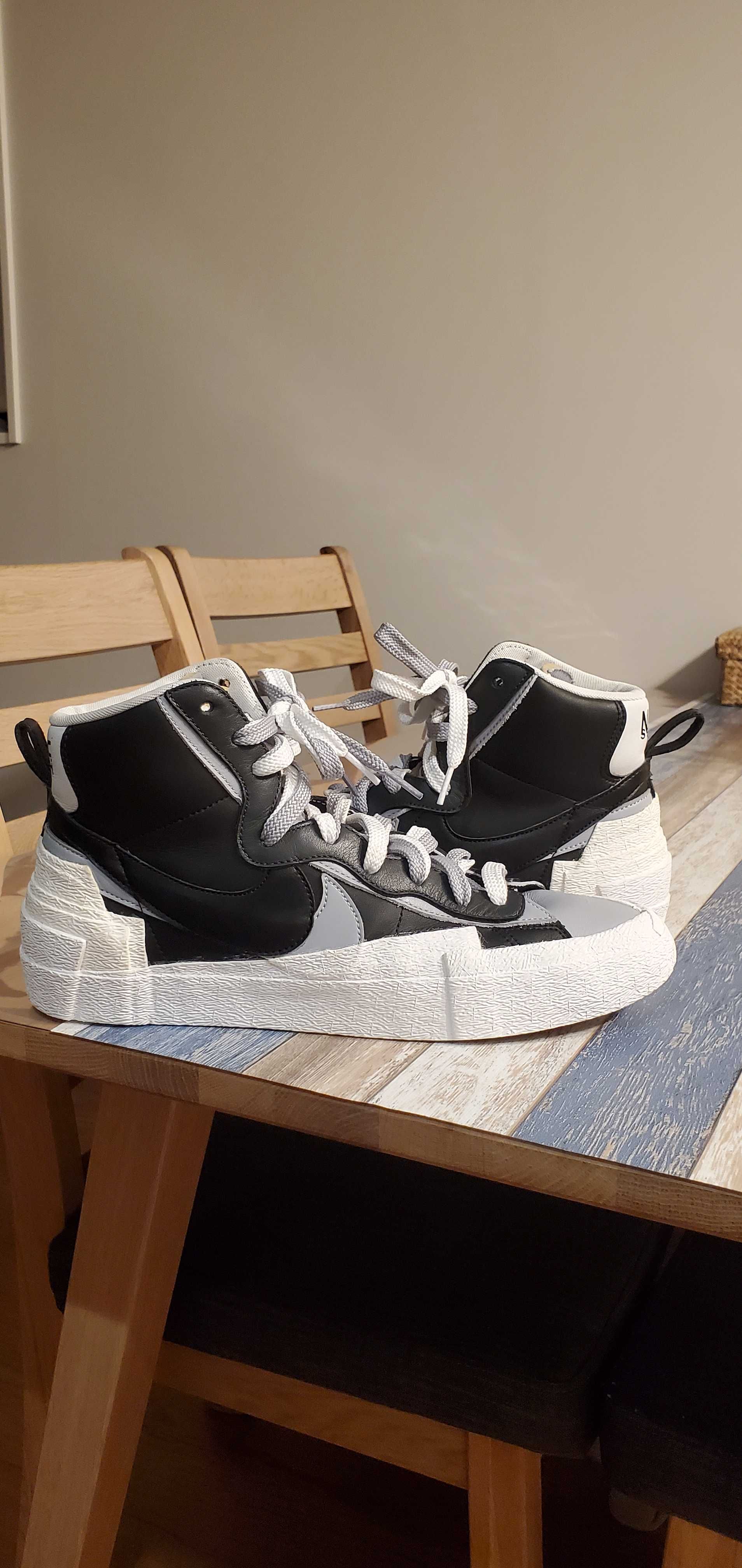 sacai × NIKE BLAZER MID "BLACK/WOLF GREY/WHITE"