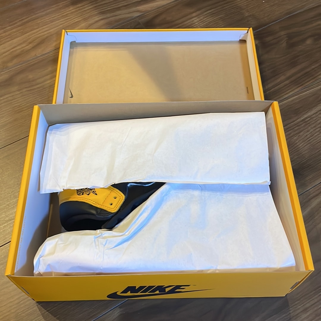 Nike Air Jordan 1 Retro High OG "Taxi"