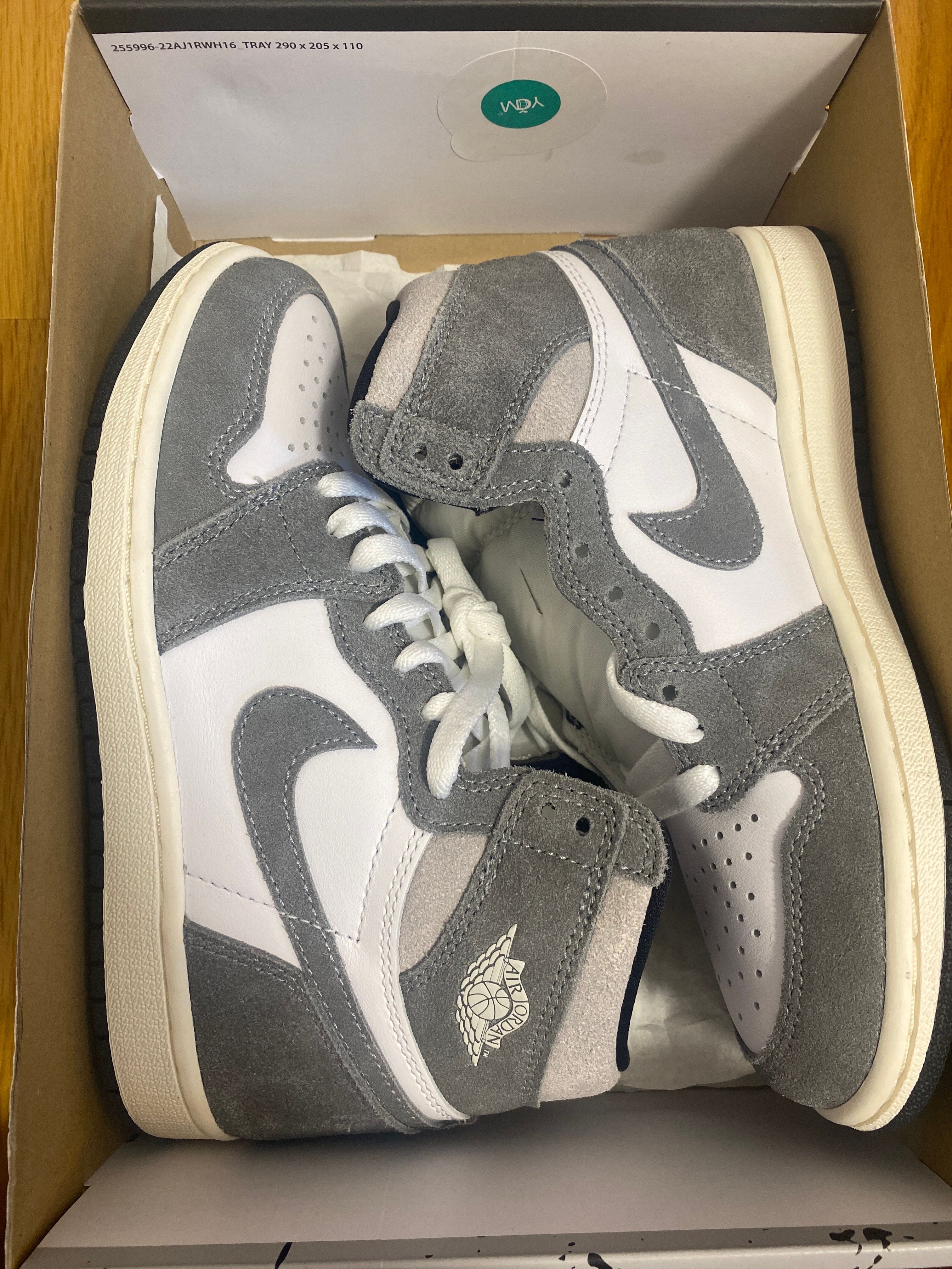 Nike Air Jordan 1 Retro High OG "Black and Smoke Grey"