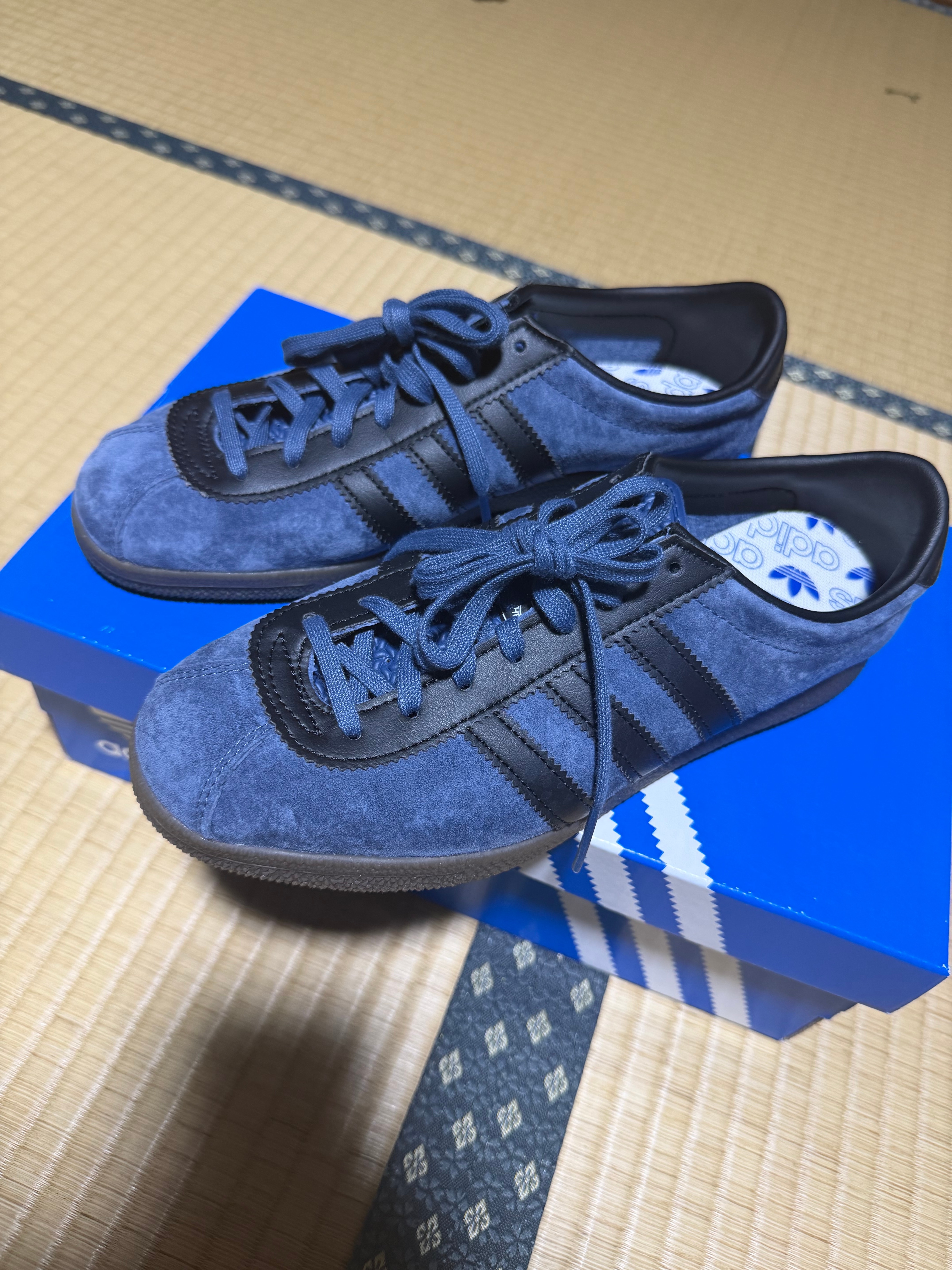 adidas London "Preloved Ink/Core Black/Gum"