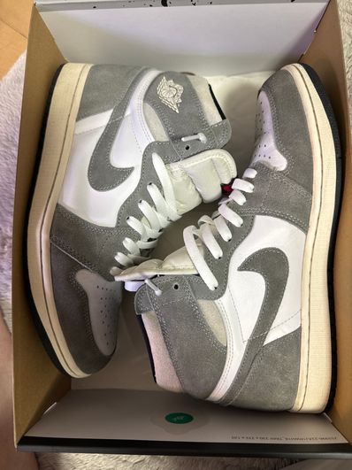 Nike Air Jordan 1 Retro High OG "Black and Smoke Grey"