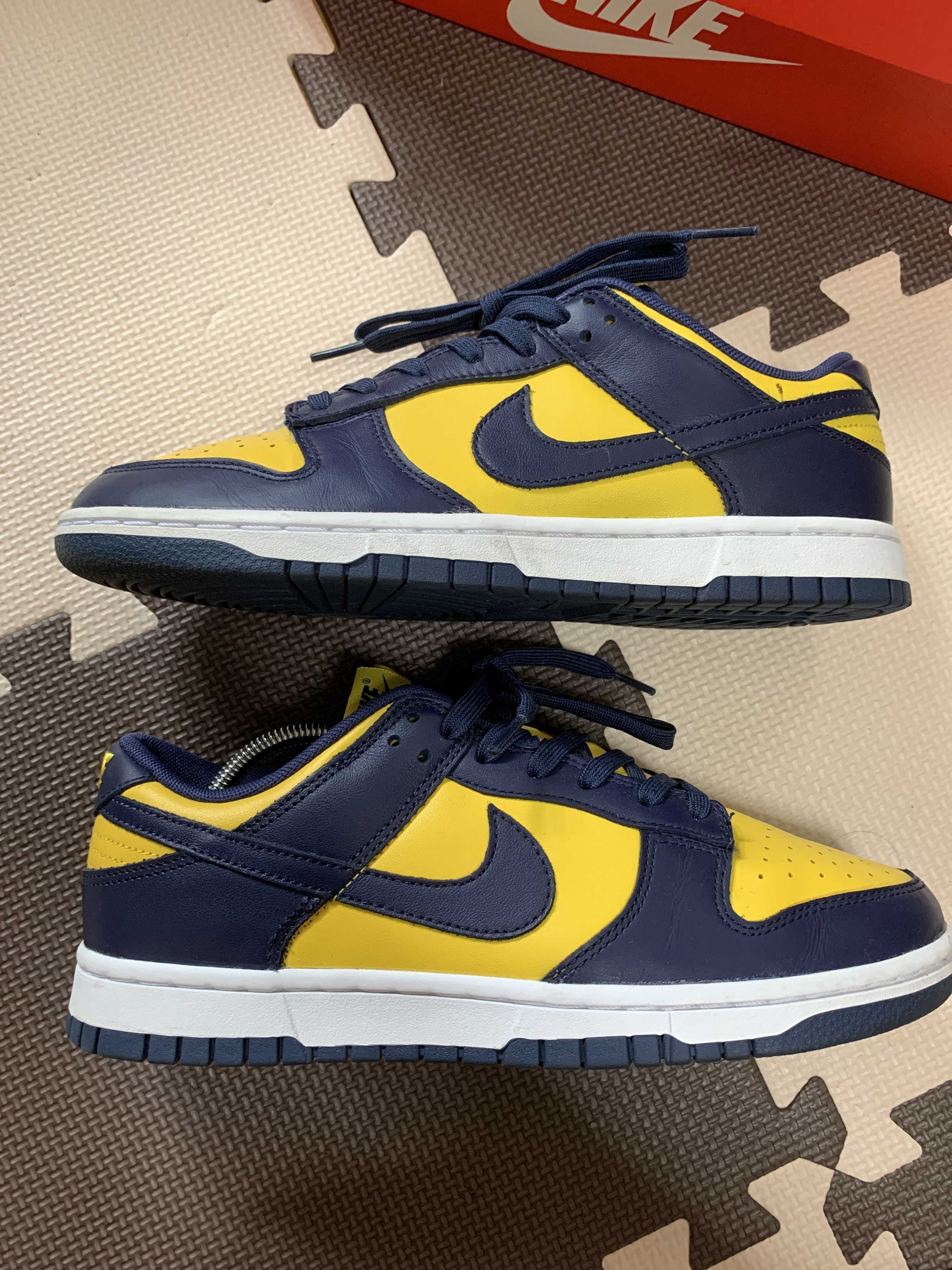 Nike Dunk Low "Michigan"