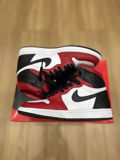 Nike Women's Air Jordan 1 High OG "Satin Red"