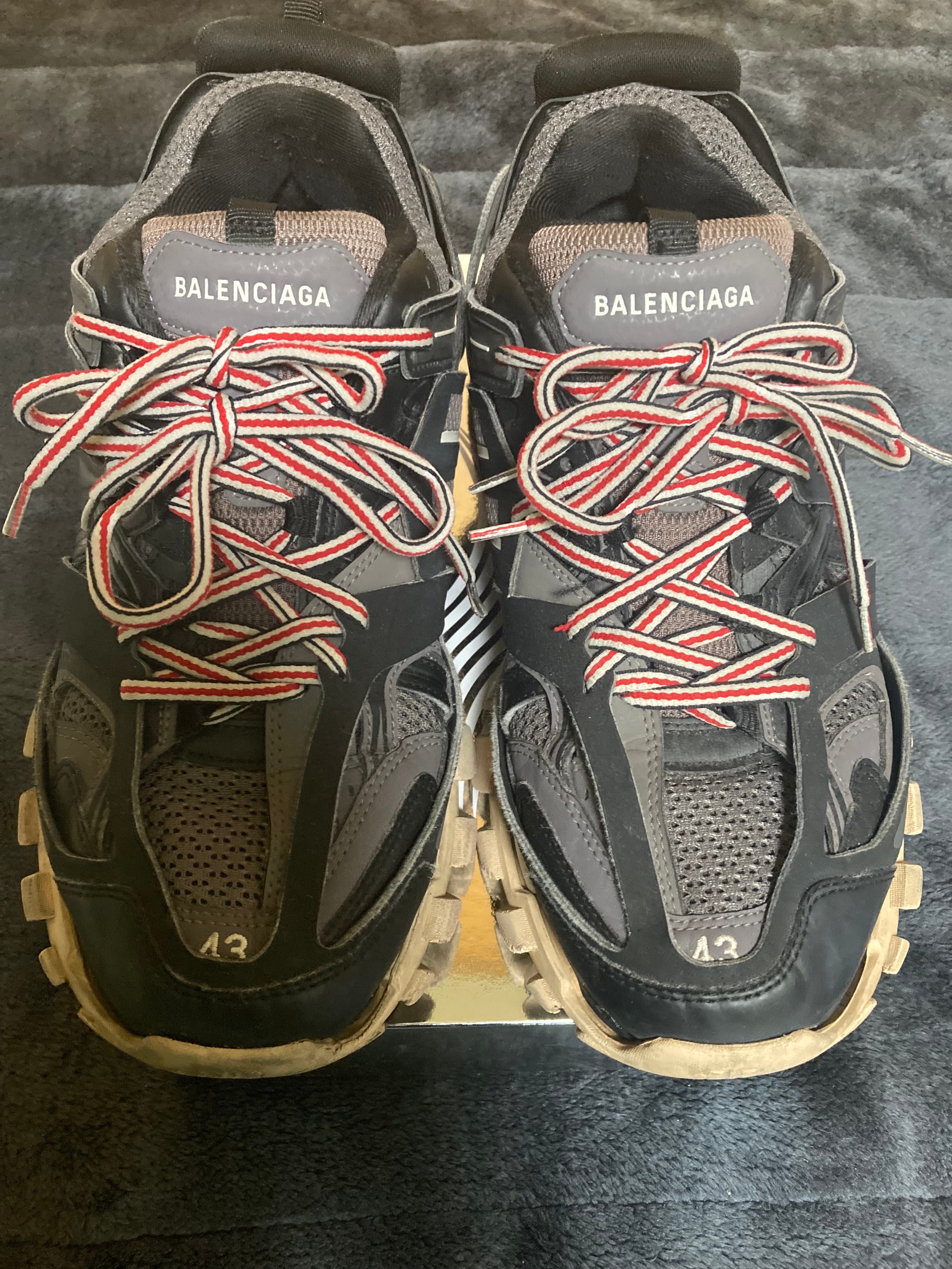 バレンシアガ トラック スニーカー "ブラック/グレー/レッド"