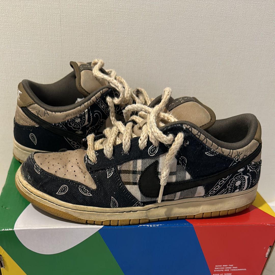 Travis Scott × Nike SB Dunk Low "Black/Parachute Beige"
