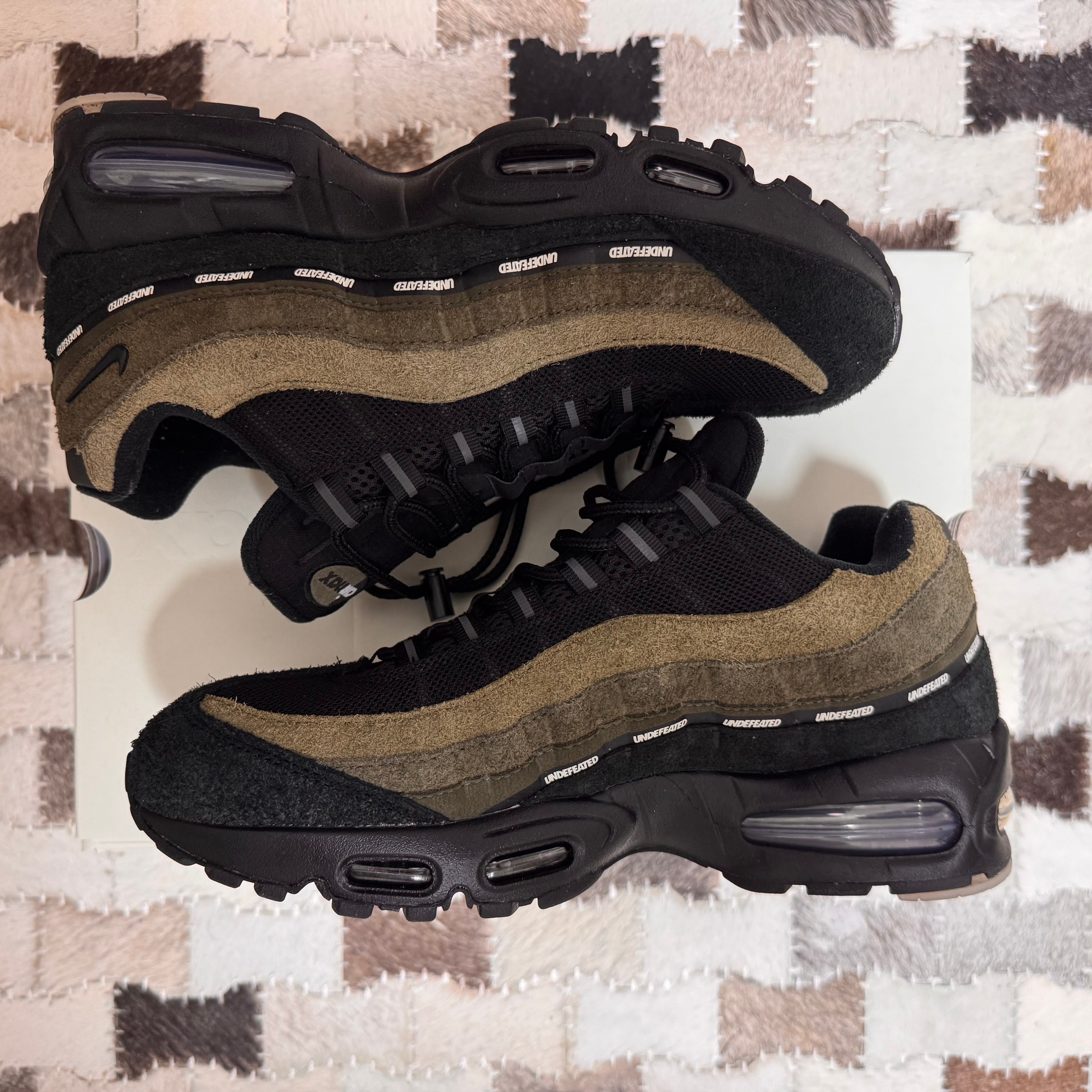 UNDEFEATED × Nike Air Max 95 "Medium Olive" (Serial Numbered/2000 pairs)