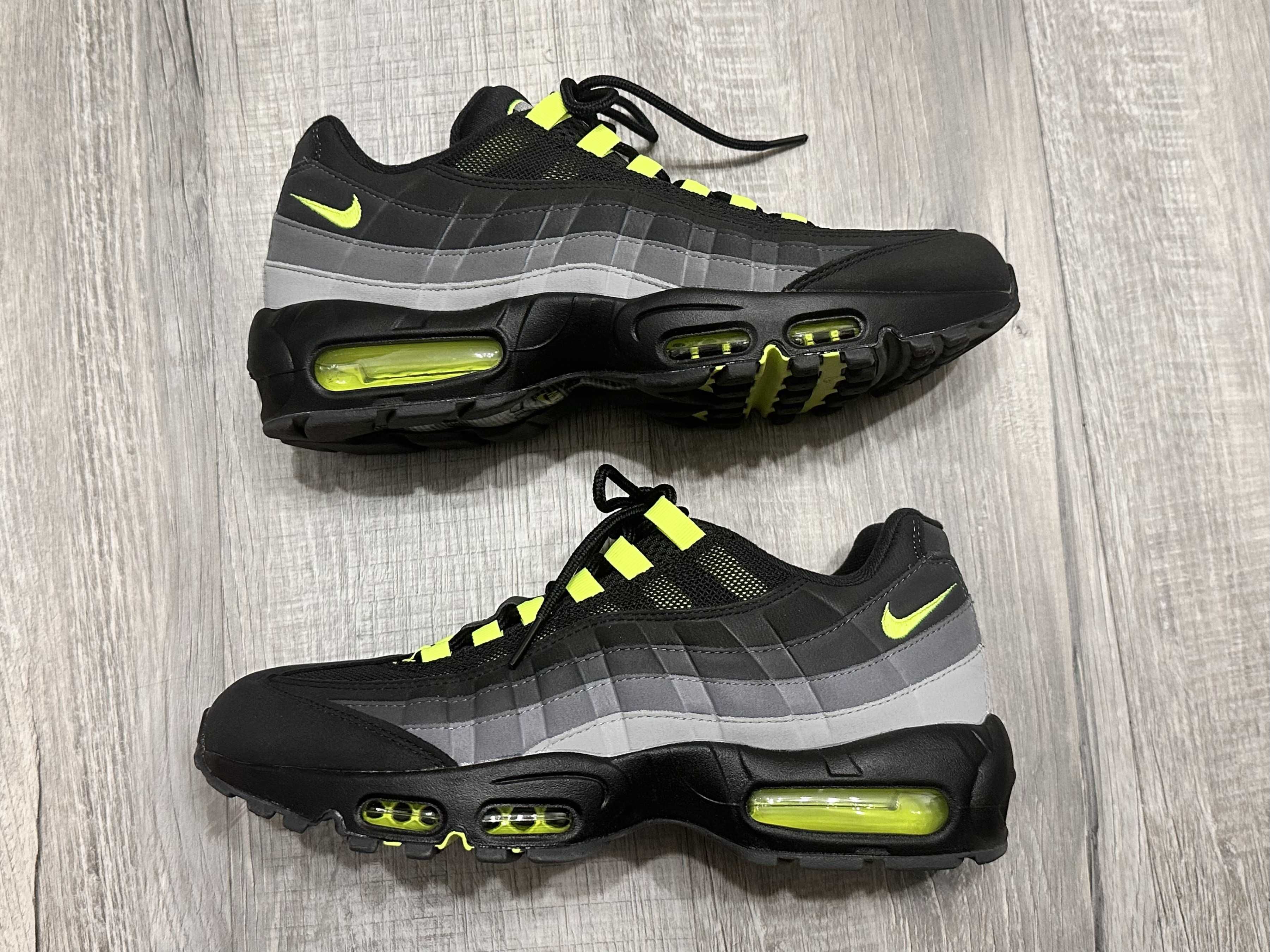 Nike Air Max 95 "Black/Anthracite/Smoke Grey/Volt"