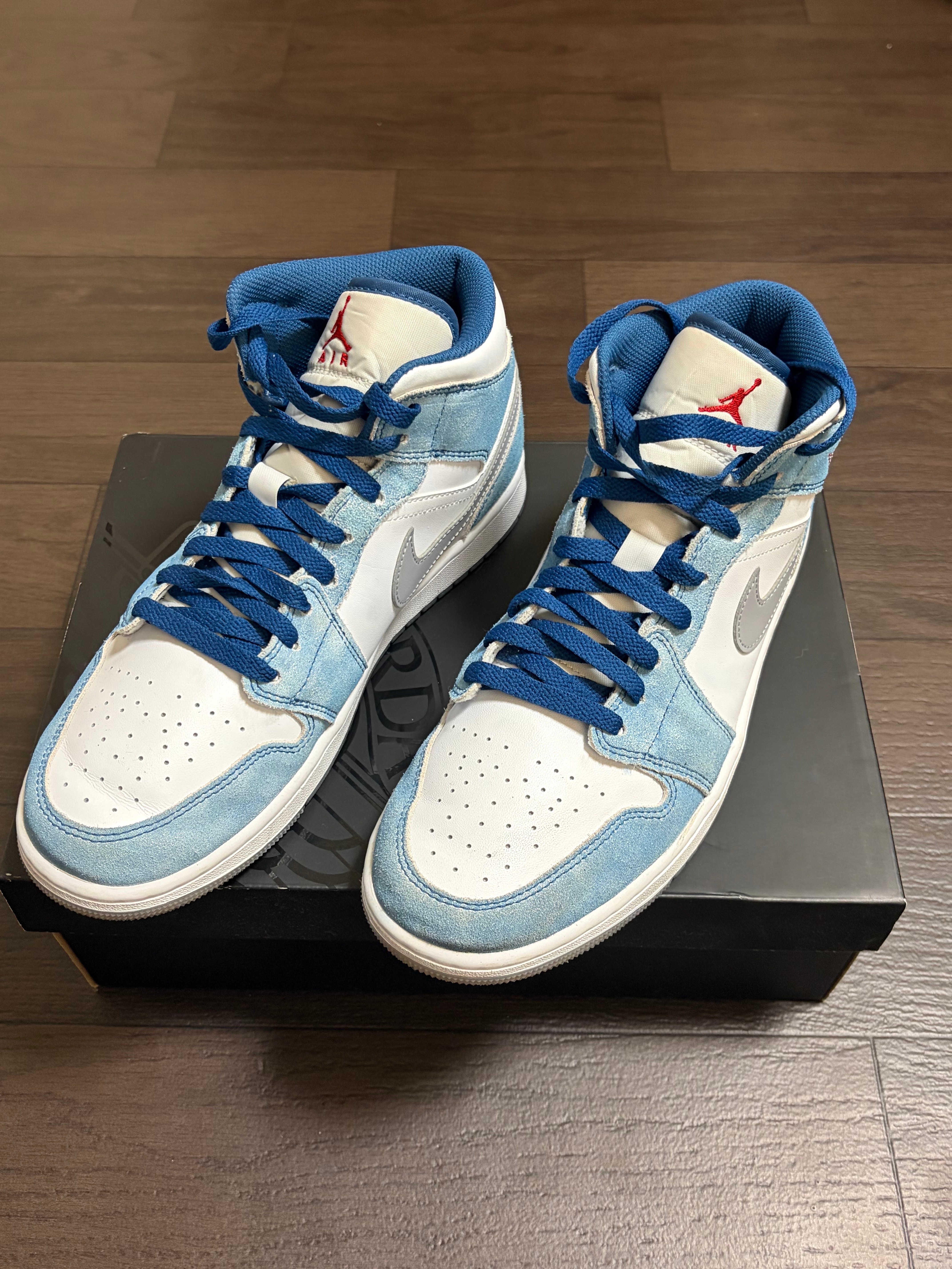 Nike Air Jordan 1 Mid SE "White/Hyper Royal/Red"