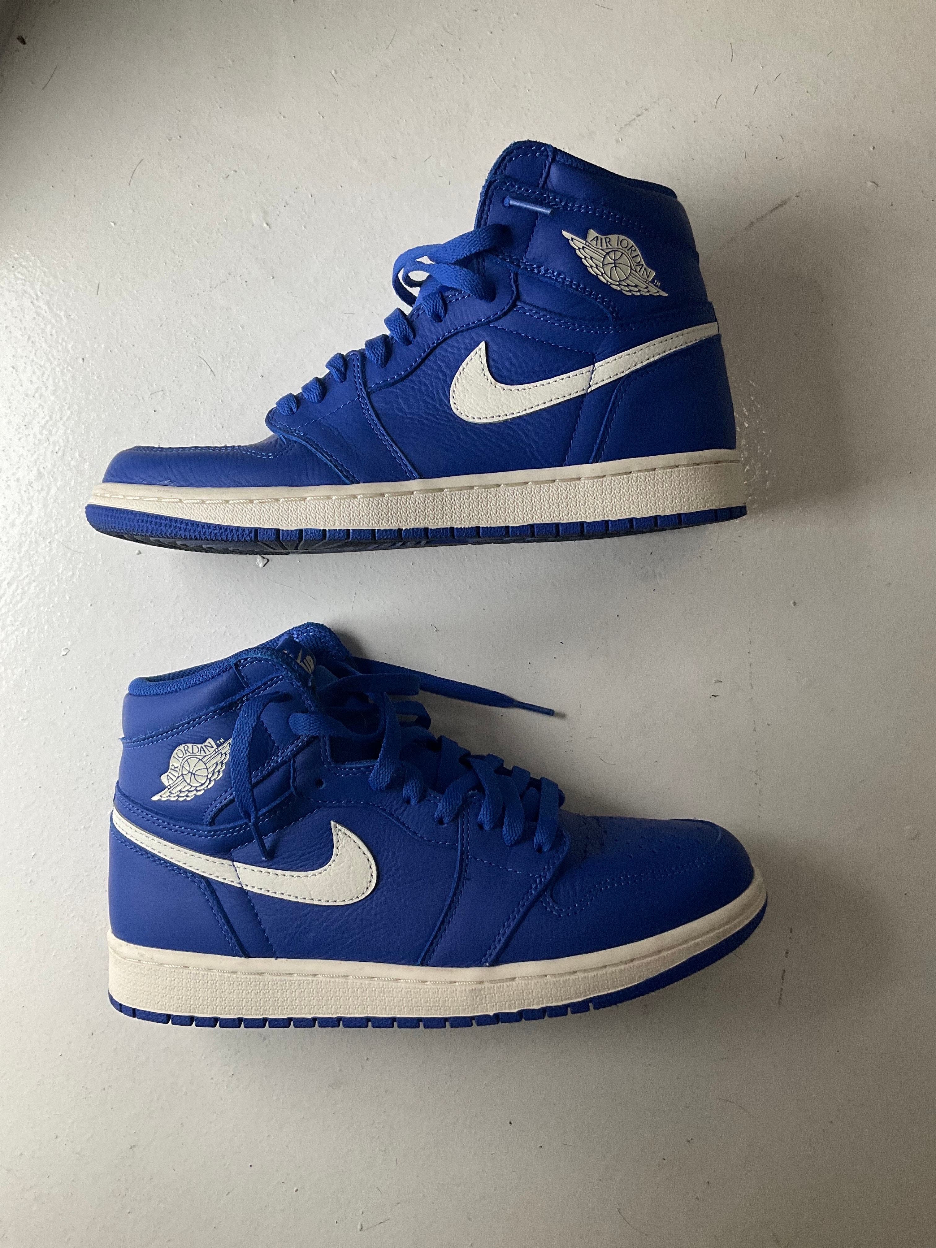 Nike Air Jordan 1 Retro High "Hyper Royal"