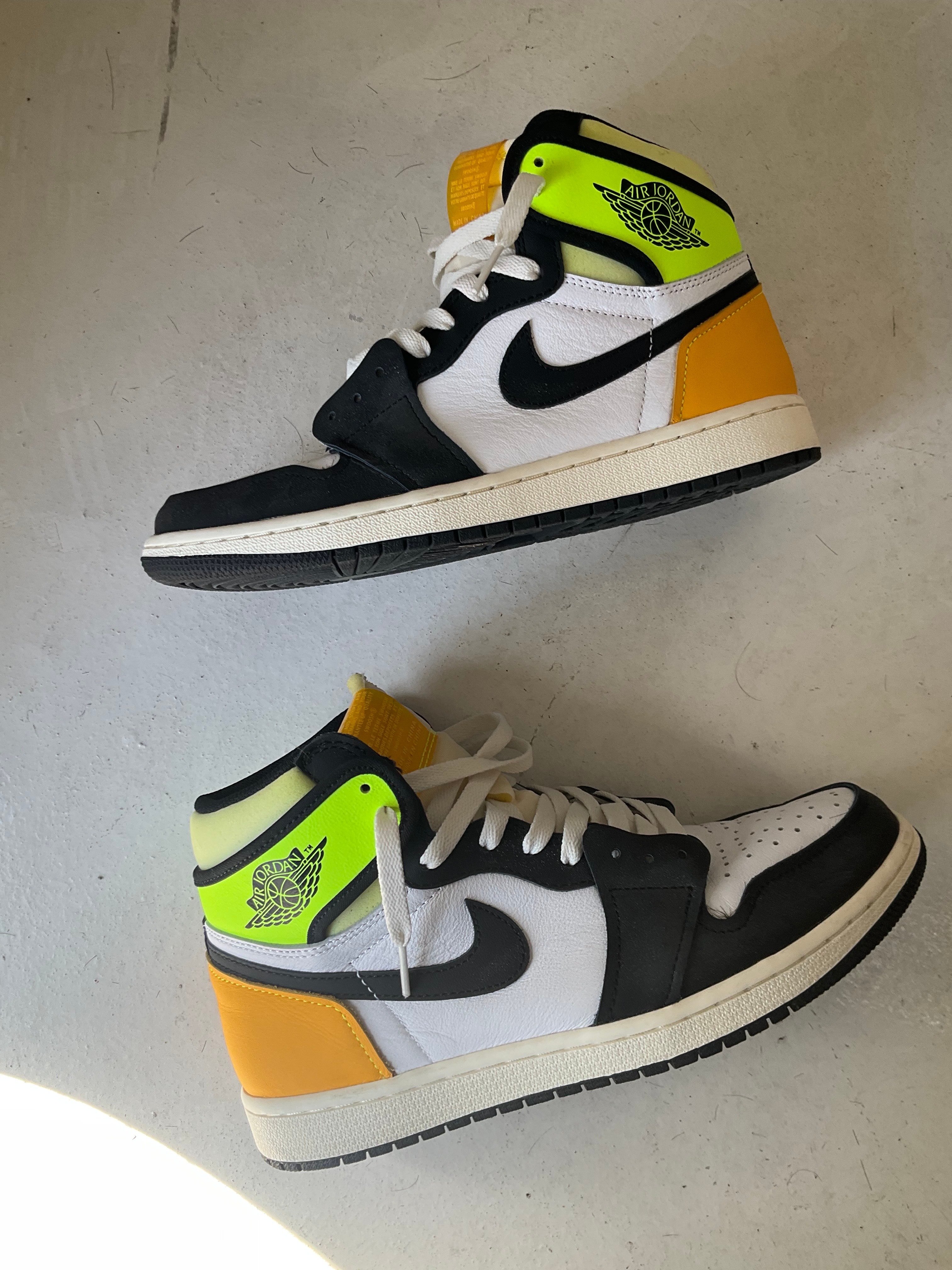 Nike Air Jordan 1 High OG "Volt Gold"