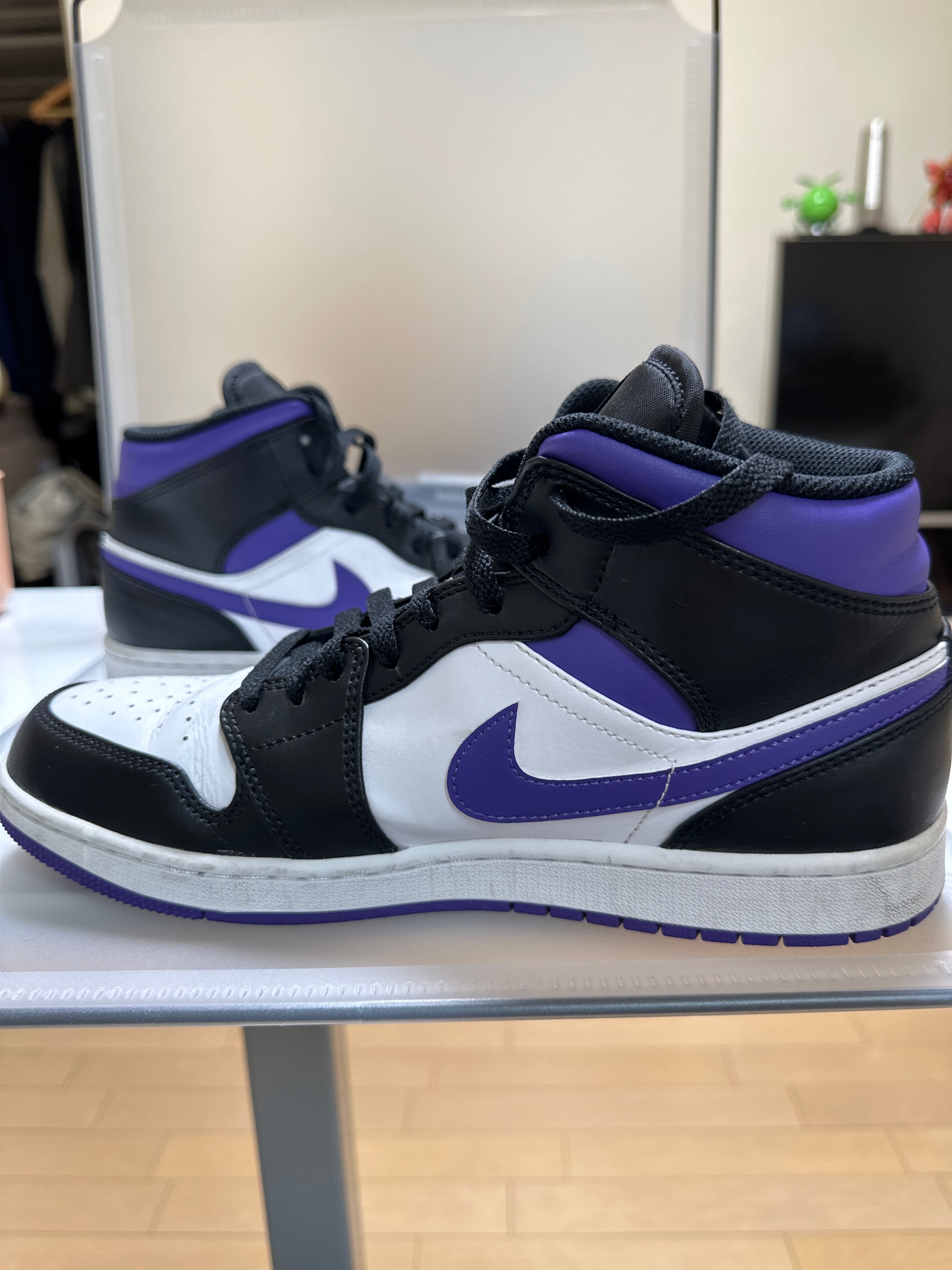 Nike Air Jordan 1 Mid "Black/Court Purple"