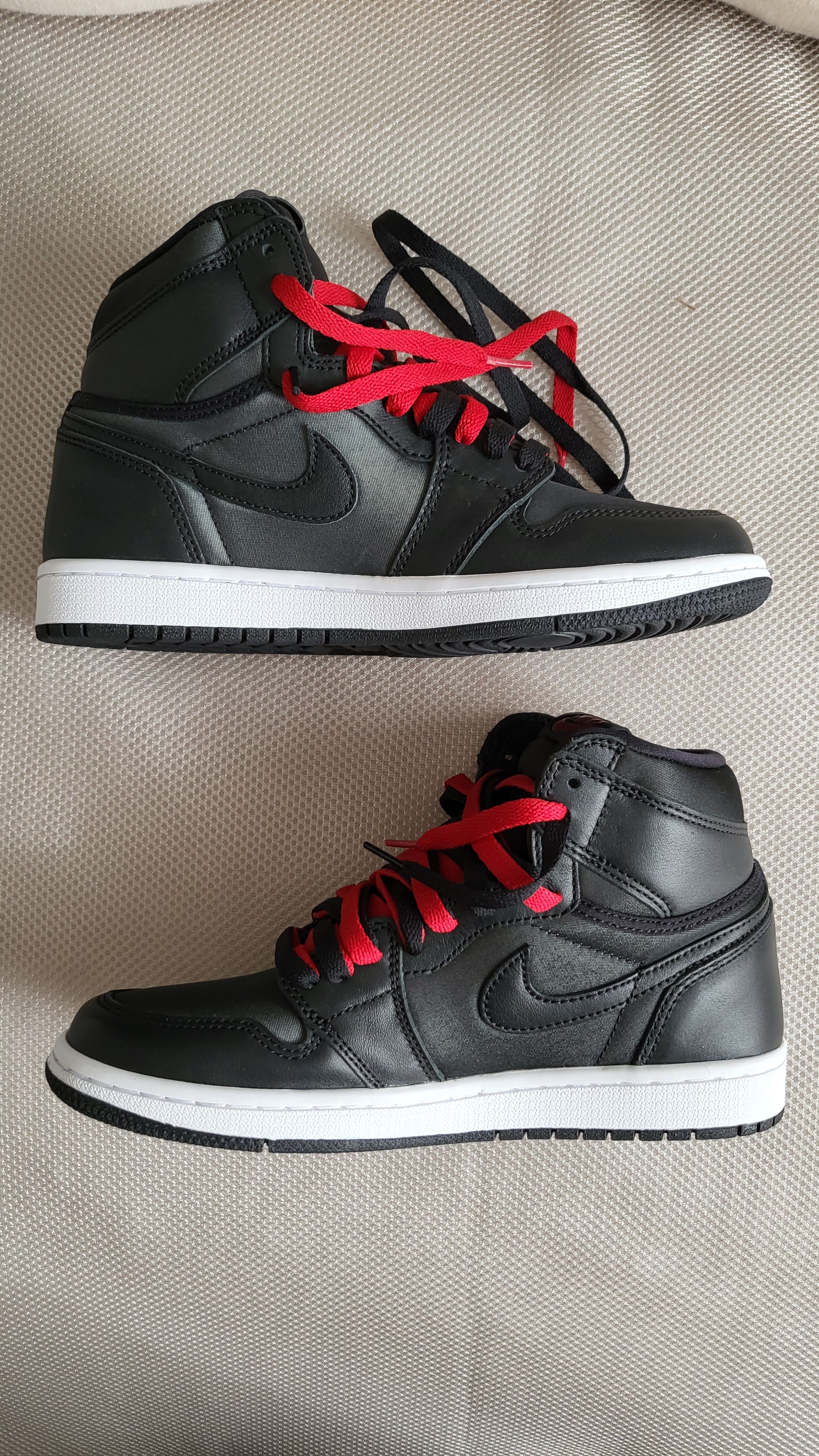 Nike Air Jordan 1 Retro High OG "Black/Metallic Silver/Gym Red"