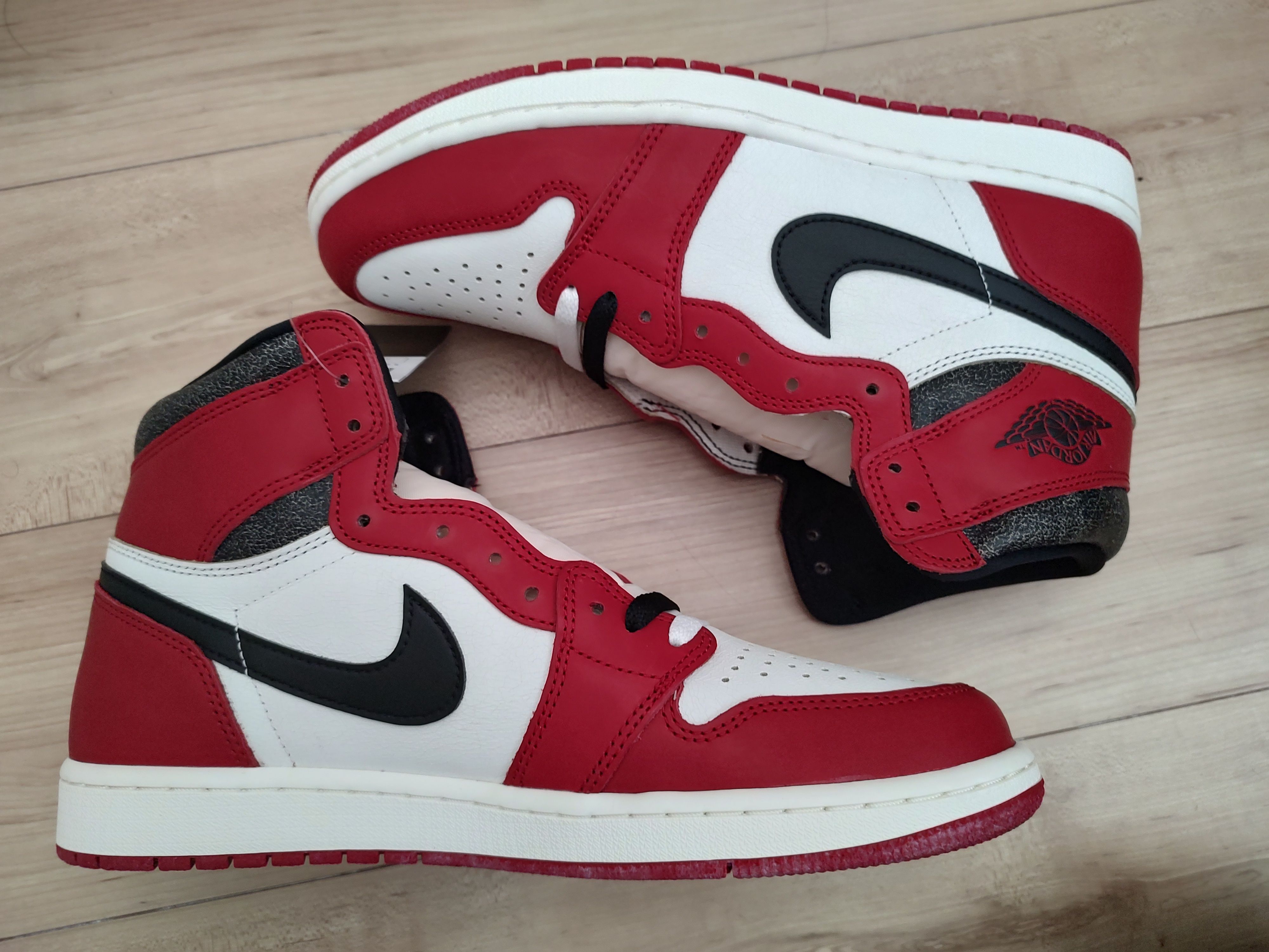 Nike Air Jordan 1 High OG "Lost & Found/Chicago"