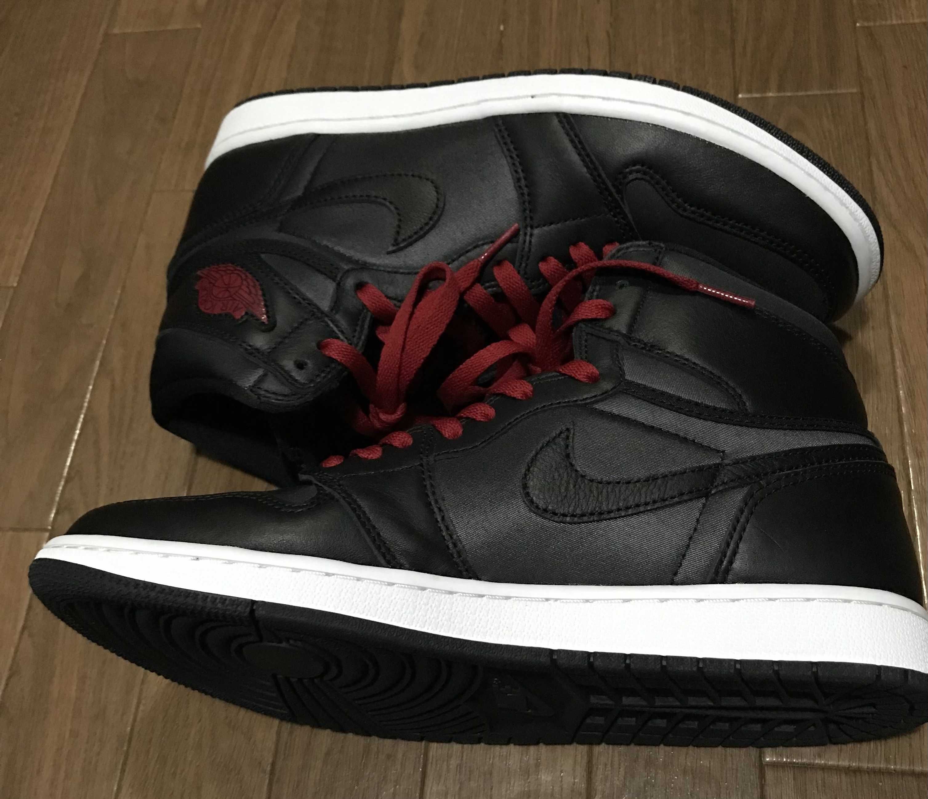 Nike Air Jordan 1 Retro High OG "Black/Metallic Silver/Gym Red"