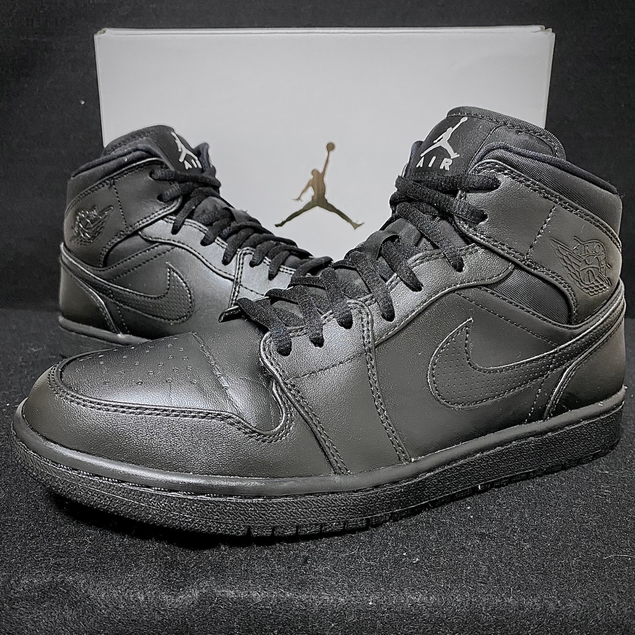 Nike Air Jordan 1 Retro Mid "Black" (2017)