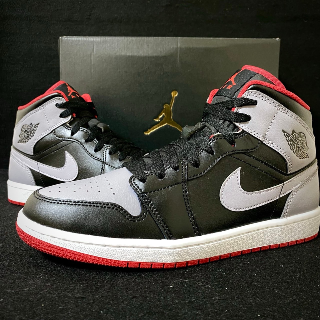Nike Air Jordan 1 Mid "Black/Cement Grey"