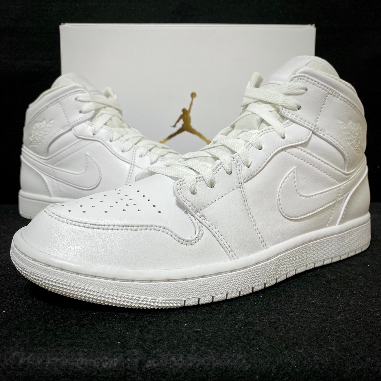 Nike Air Jordan 1 Mid "Triple White"