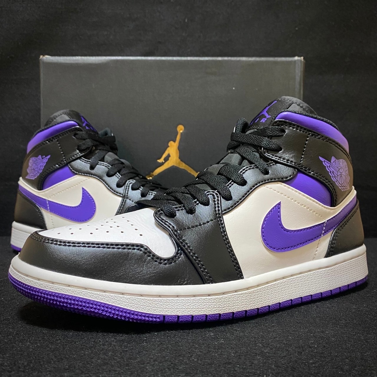 Nike Air Jordan 1 Mid "Black/Court Purple"