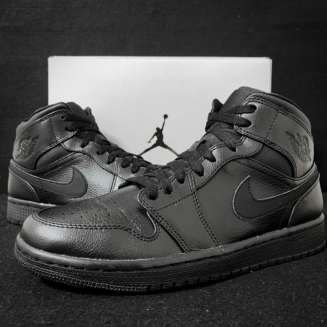 Nike Air Jordan 1 Retro Mid "Black"