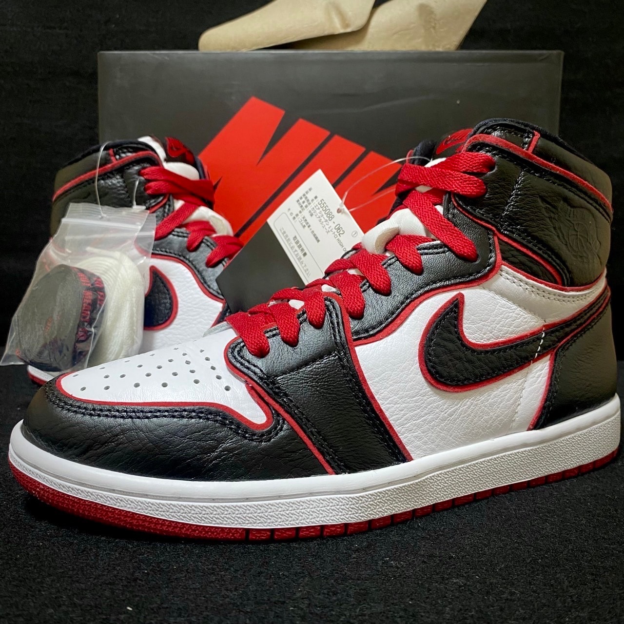 Nike Air Jordan 1 Retro High OG "Blood Line"