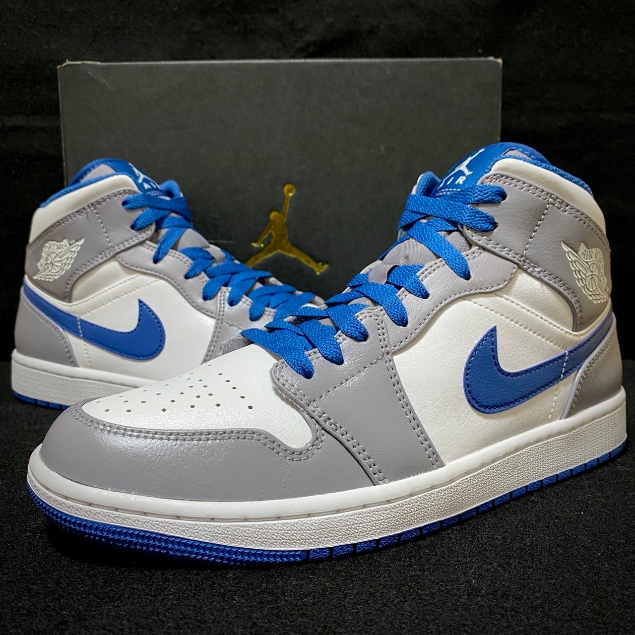 Nike Air Jordan 1 Mid "True Blue"