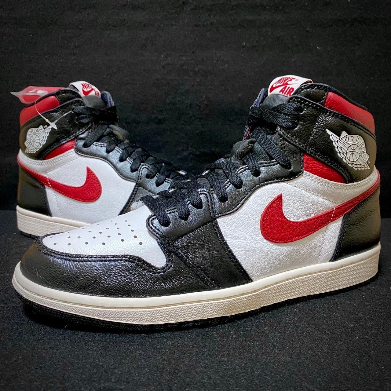 Nike Air Jordan 1 Retro High "Black/White/Sail/Gym Red"