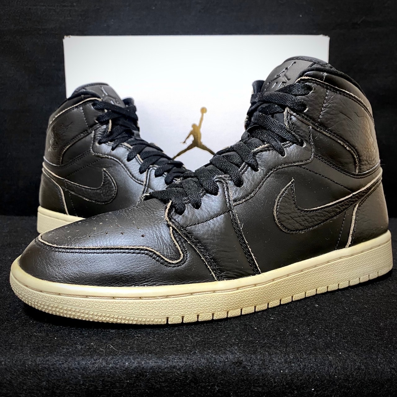 Nike Air Jordan 1 Retro High "Black/Desert Sand"