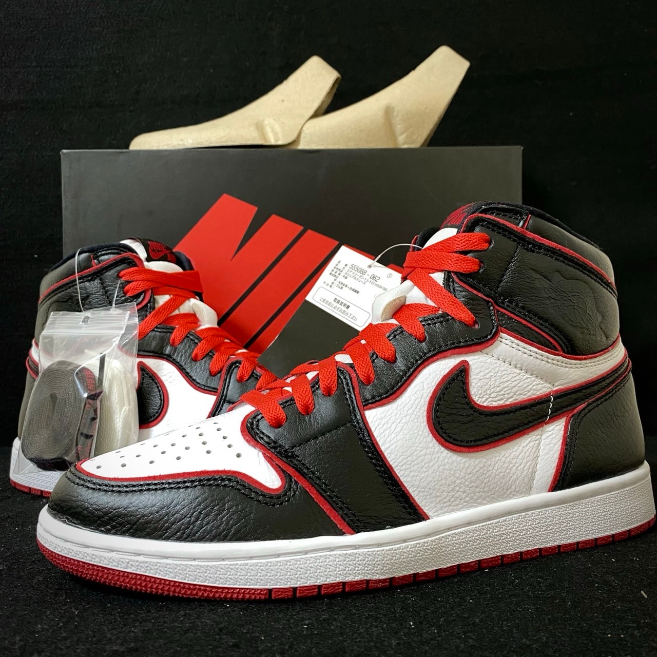 Nike Air Jordan 1 Retro High OG "Blood Line"
